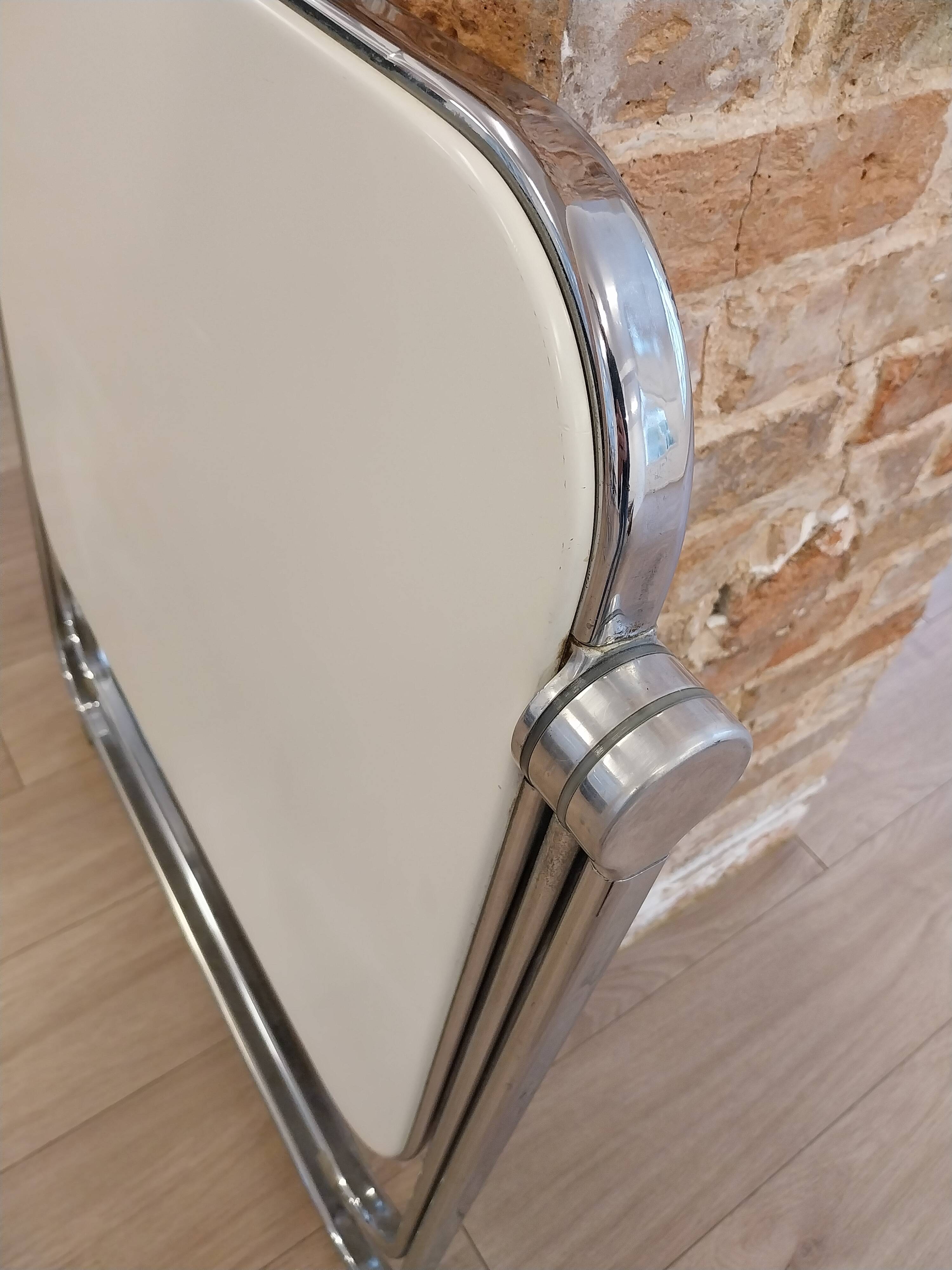 Table Platone et chaise Plia blanches – Anonima Castelli