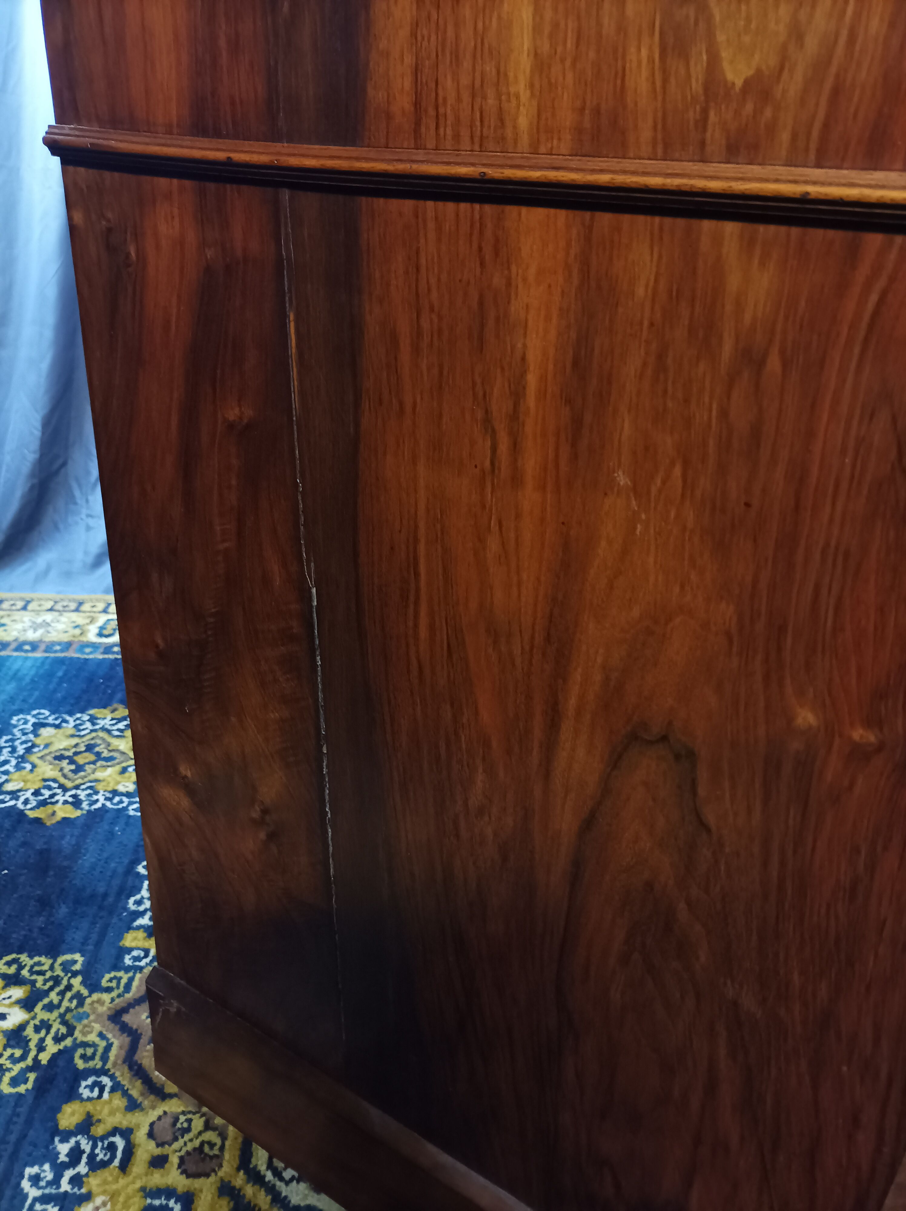 Commode Louis Philippe en ronce de noyer XIXème