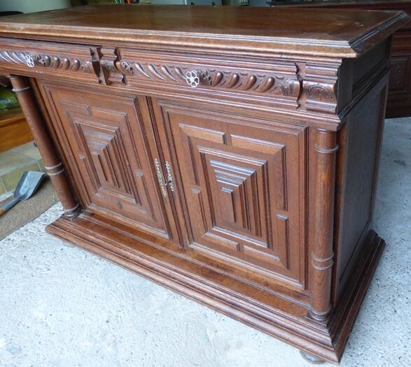 Low cabinet two doors two drawers Henry II style