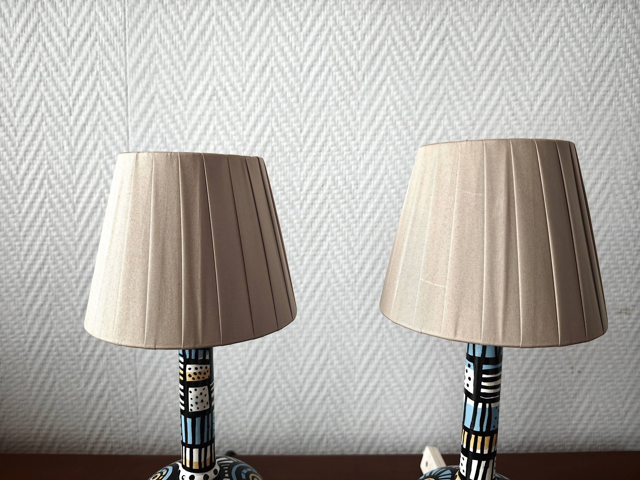 Paire de lampes espagnoles en bois peint