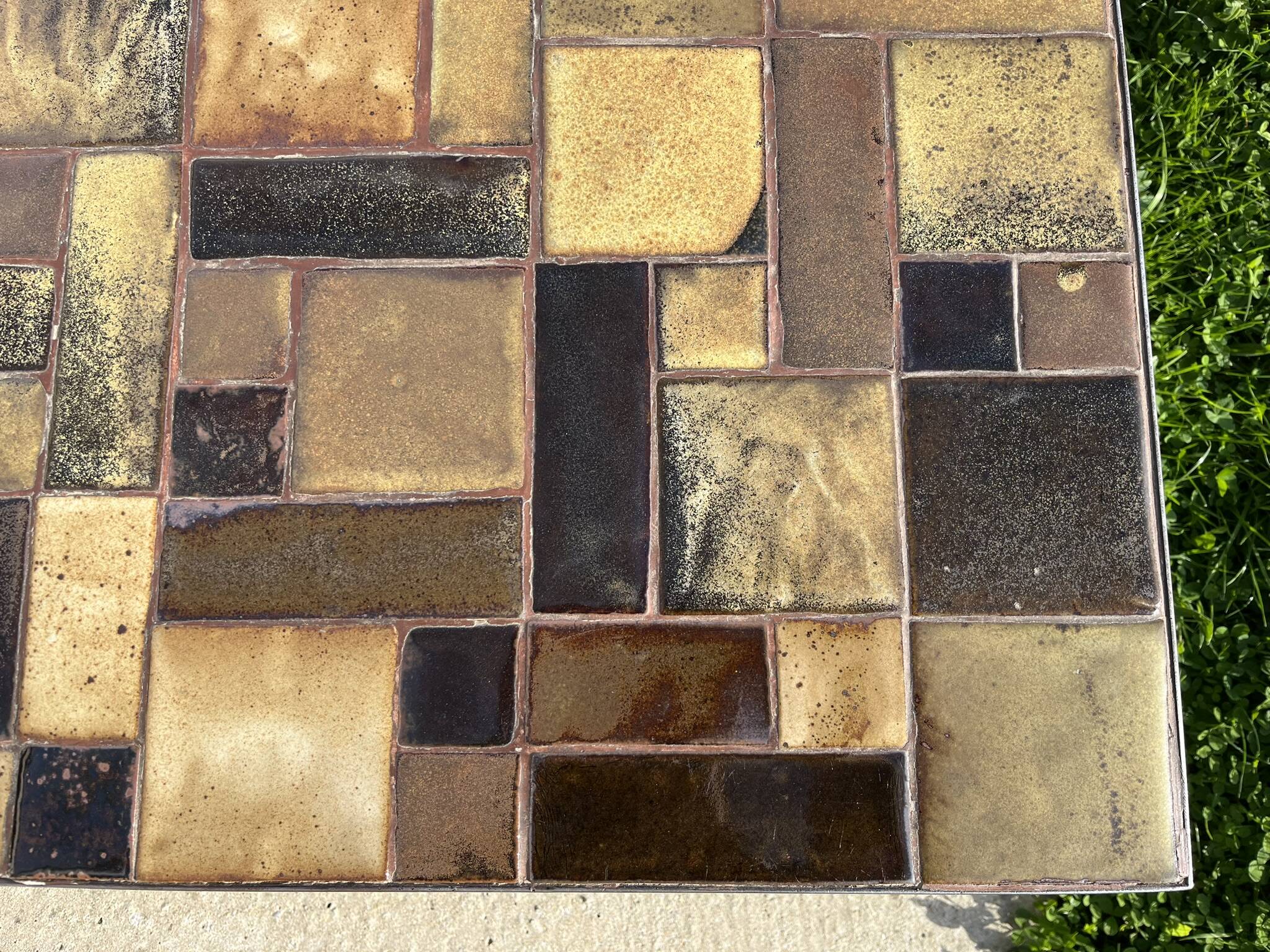 Brutalist coffee table in wrought iron and ceramic from the 70s