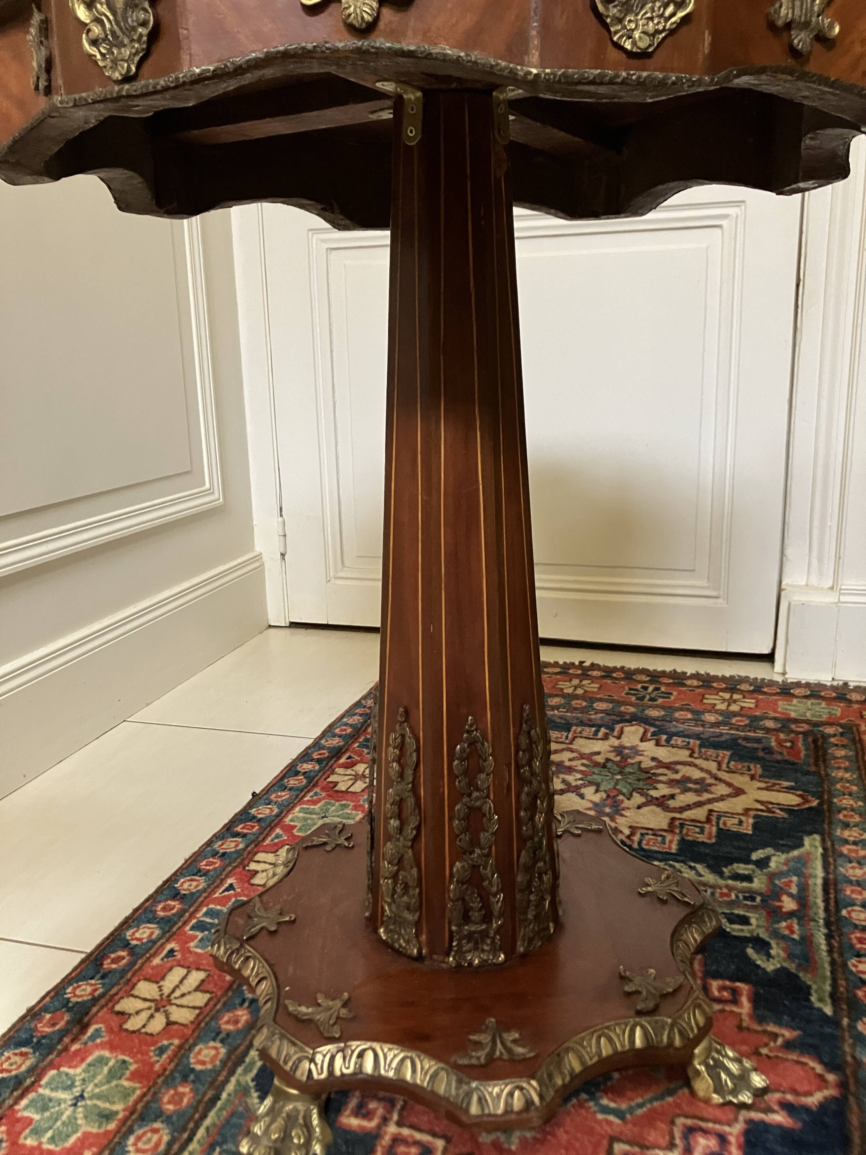 Marquetry pedestal table from the end of the 19th century