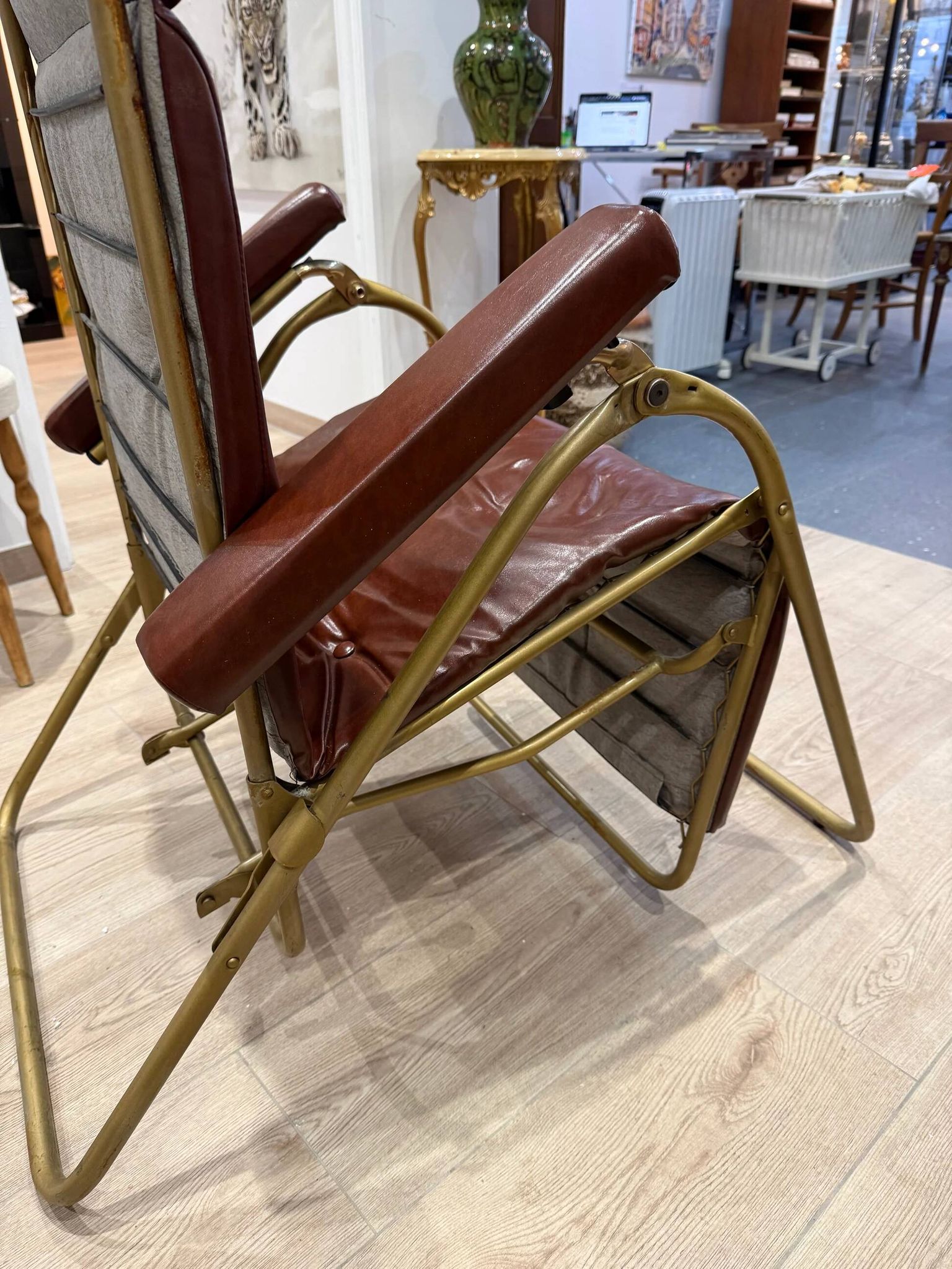 Reclining armchair in brown leather with tubular frame – Italy – 1960s/1970s