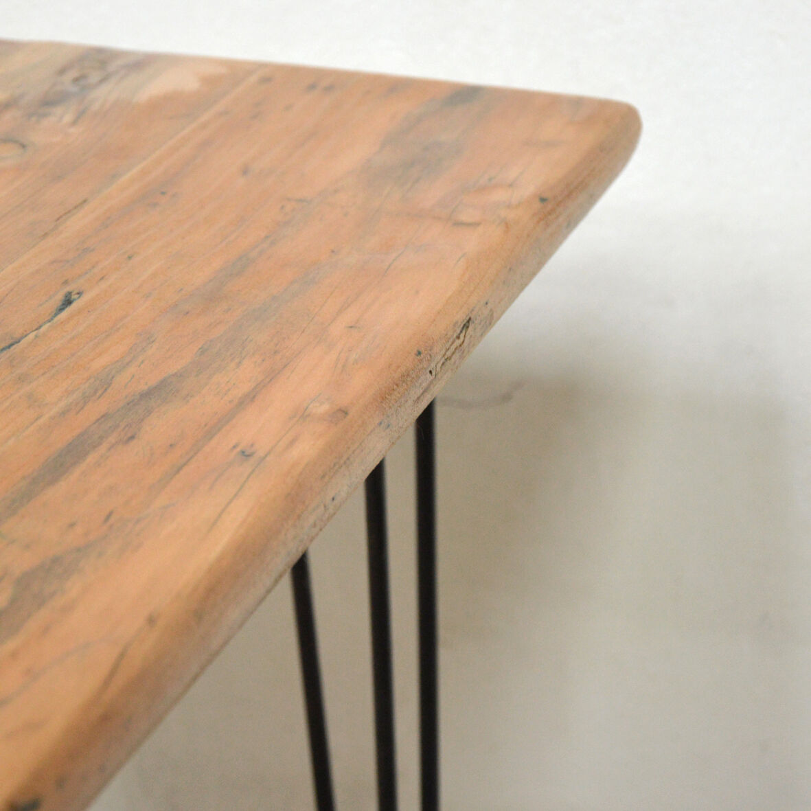 Industrial desk, feet eiffel