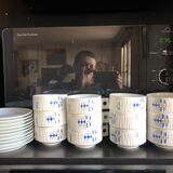 Lot 12 tea cups and saucers