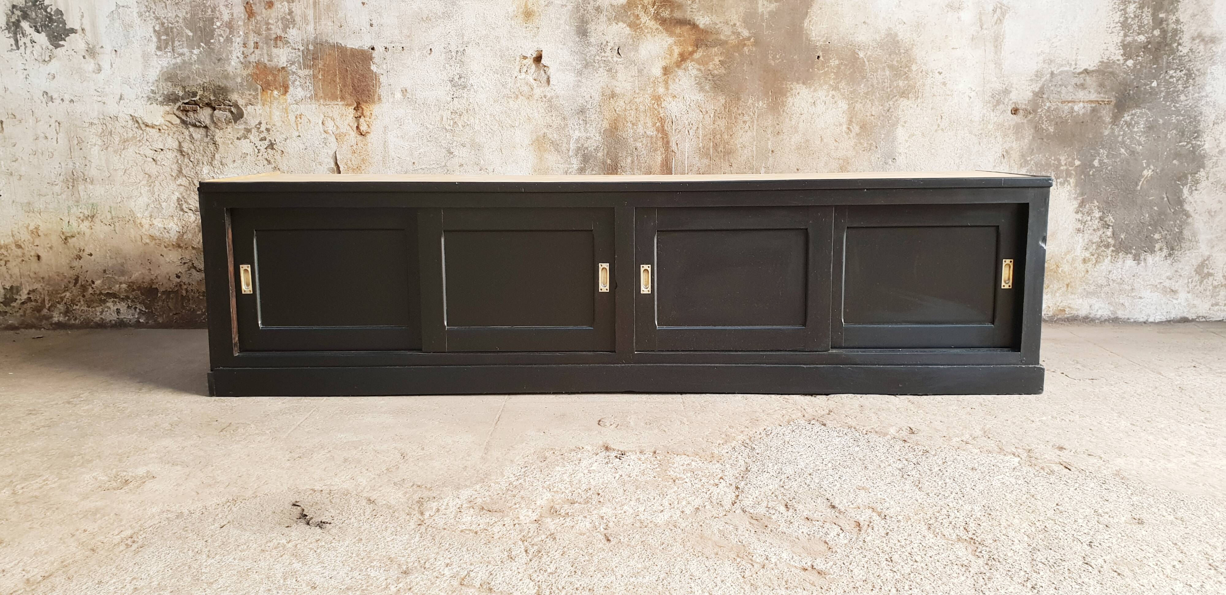Trade furniture