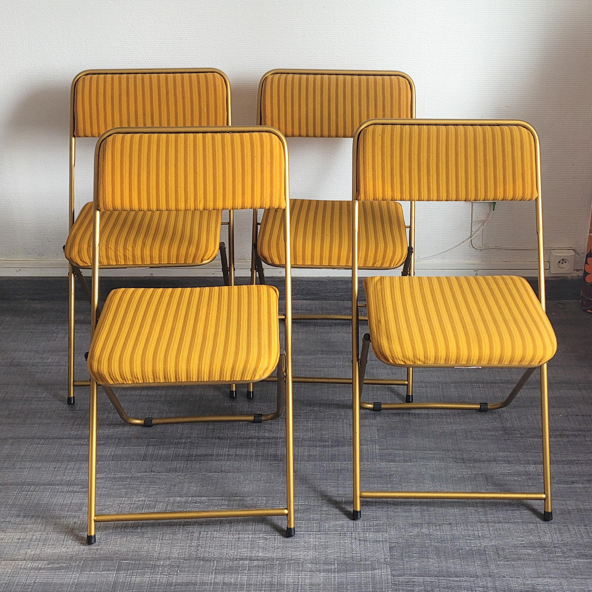 4 vintage Lafuma folding chairs
