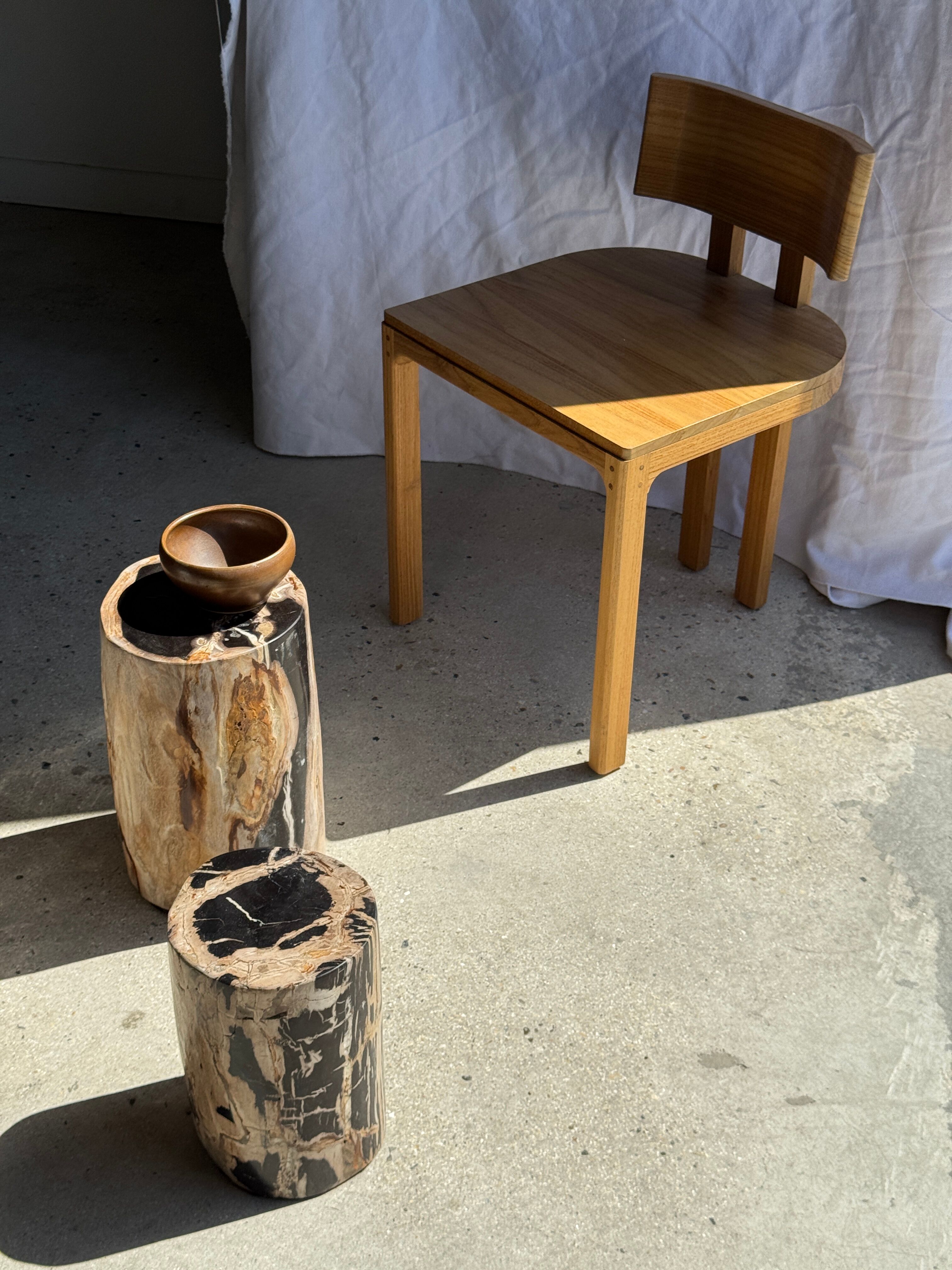 Petrified wood side table, black heart, beige bark, H35 D22 - 3330