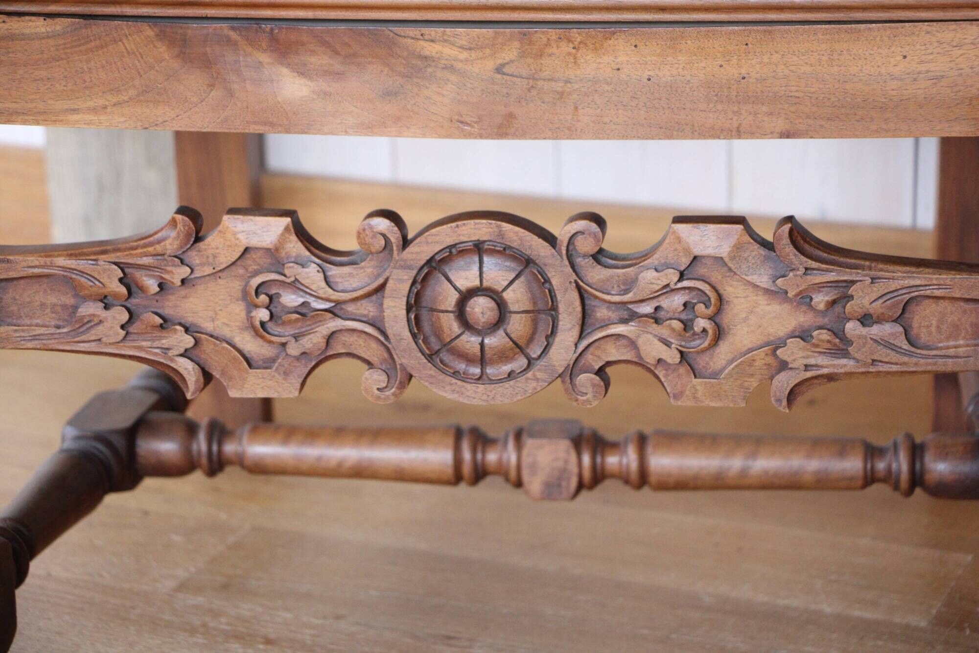 Pair of chairs in Spanish Renaissance style