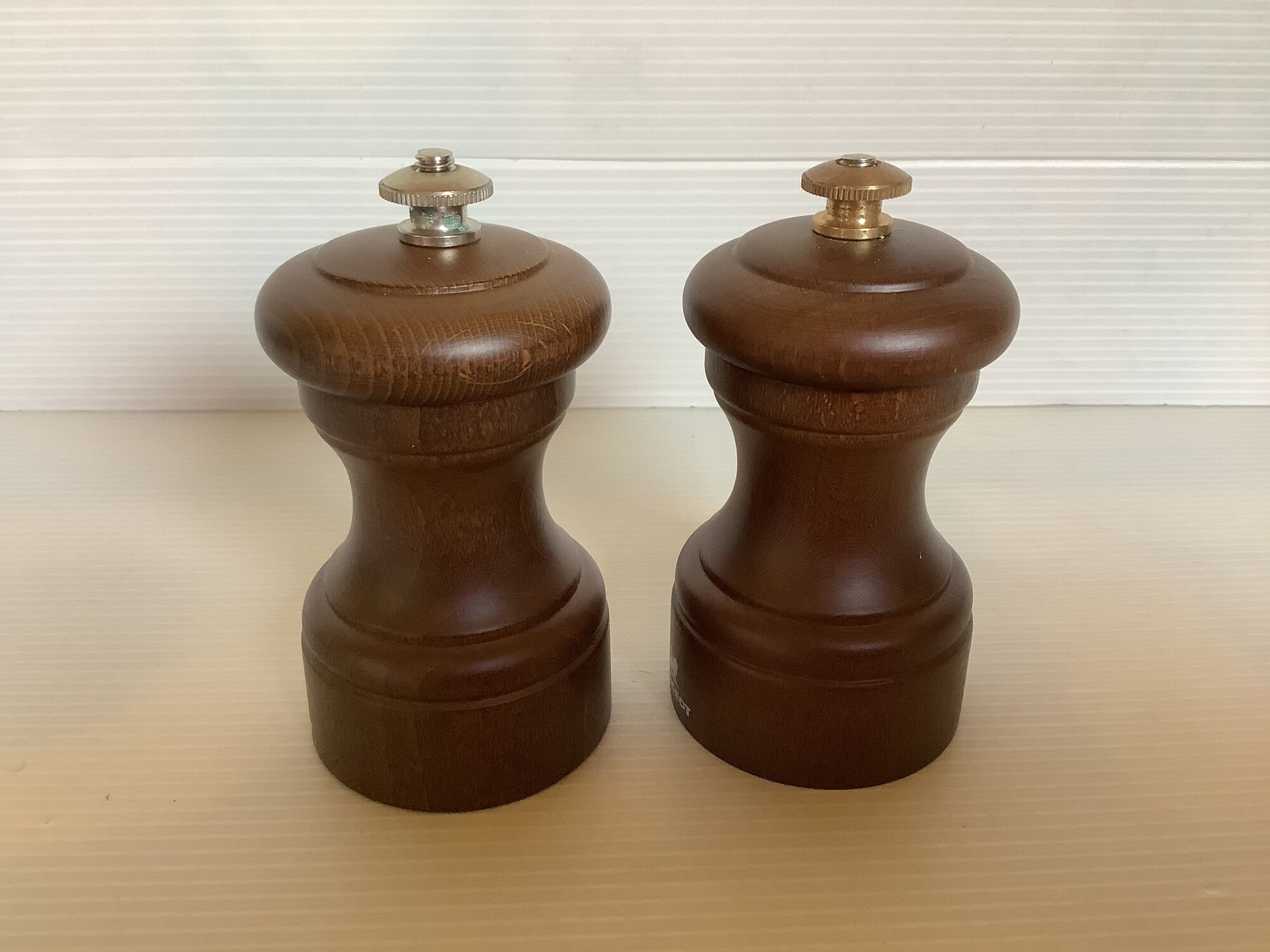 Salt and pepper shaker mills Peugeot wood salt and pepper