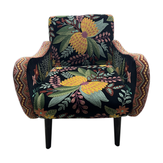 Fauteuil en velours noir brodé et pieds en manguier massif noir