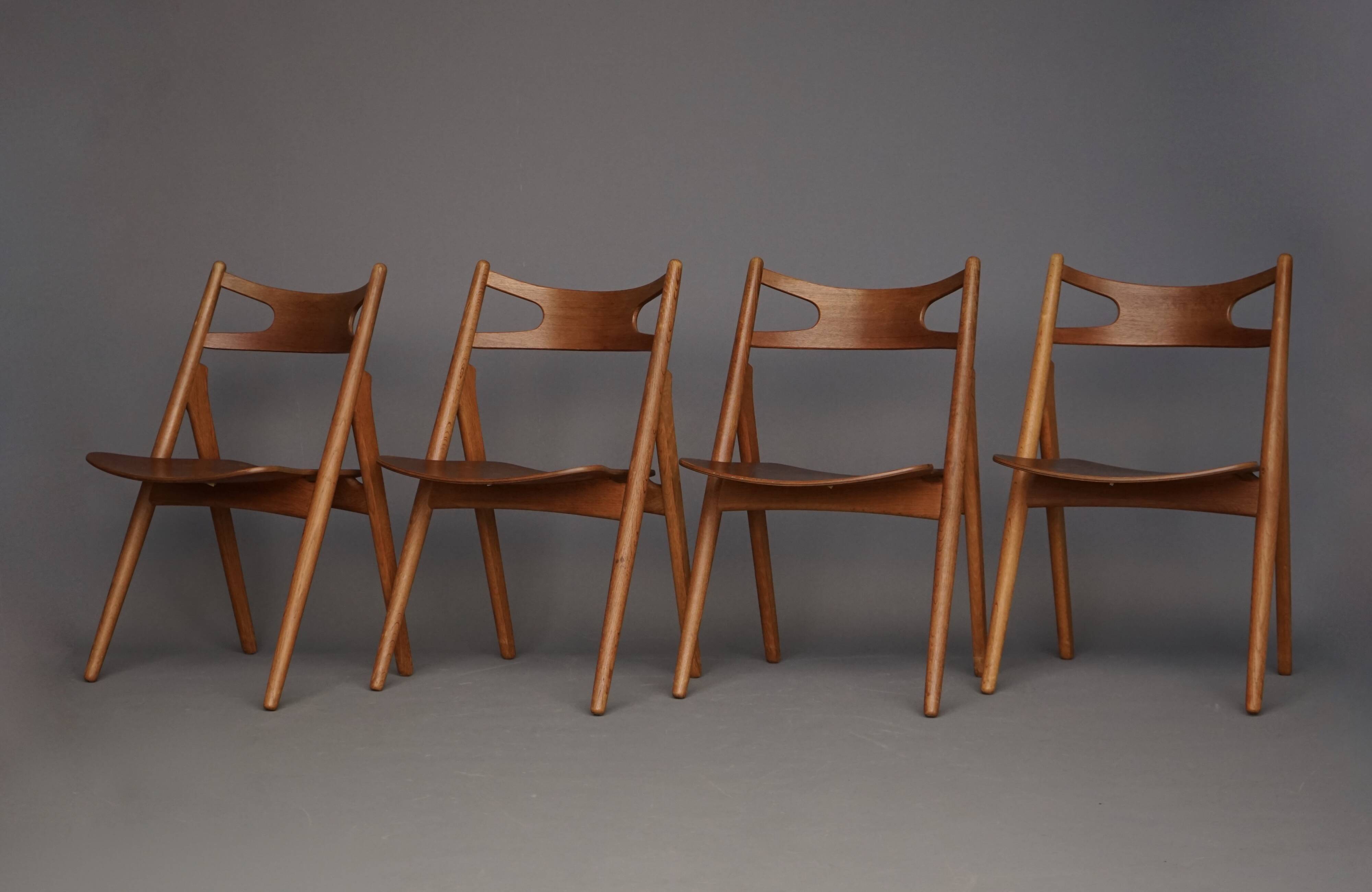 Chaises CH29 Sawbuck par Hans Wegner pour Carl Hansen & Son. Lot de 4