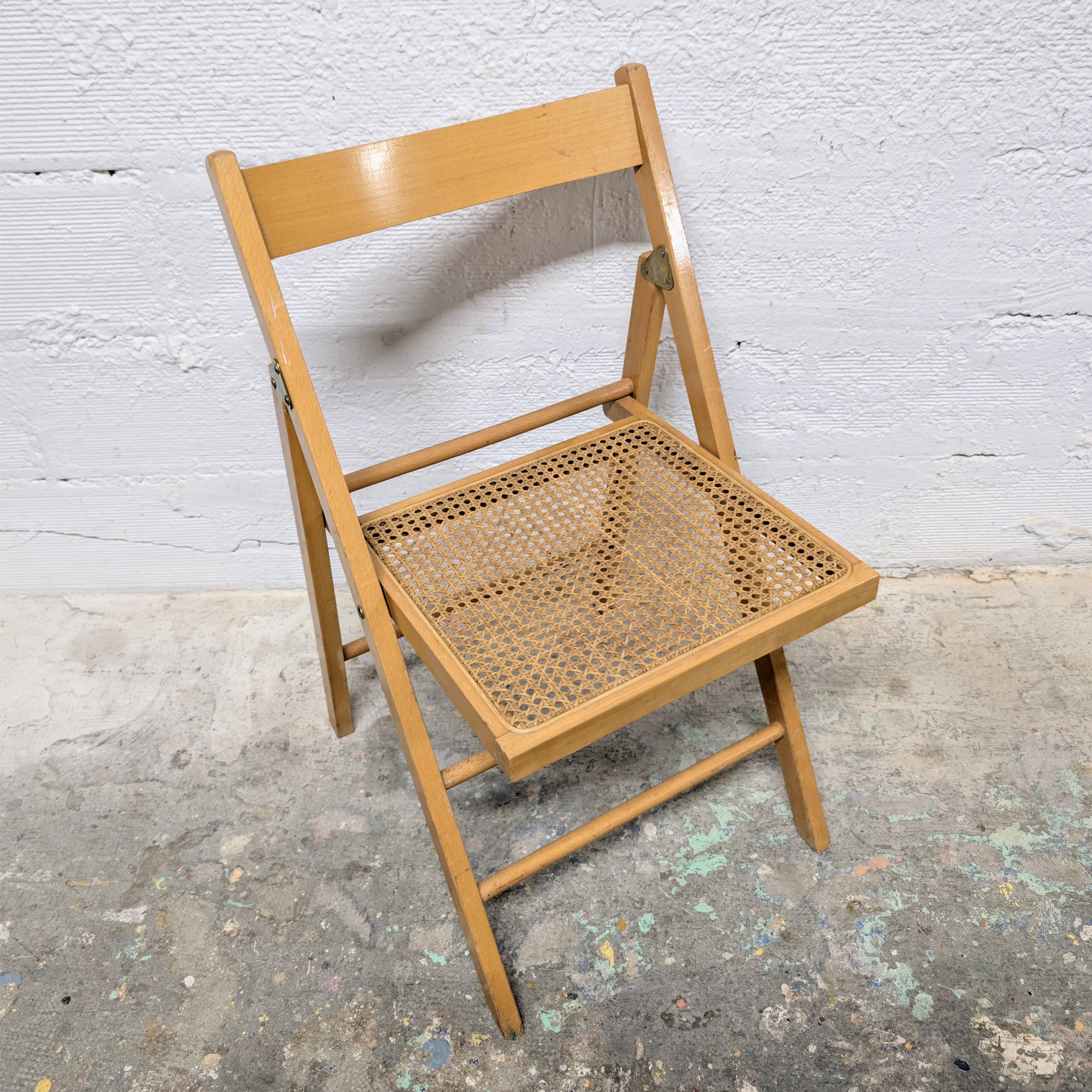 Folding chair with cane seat