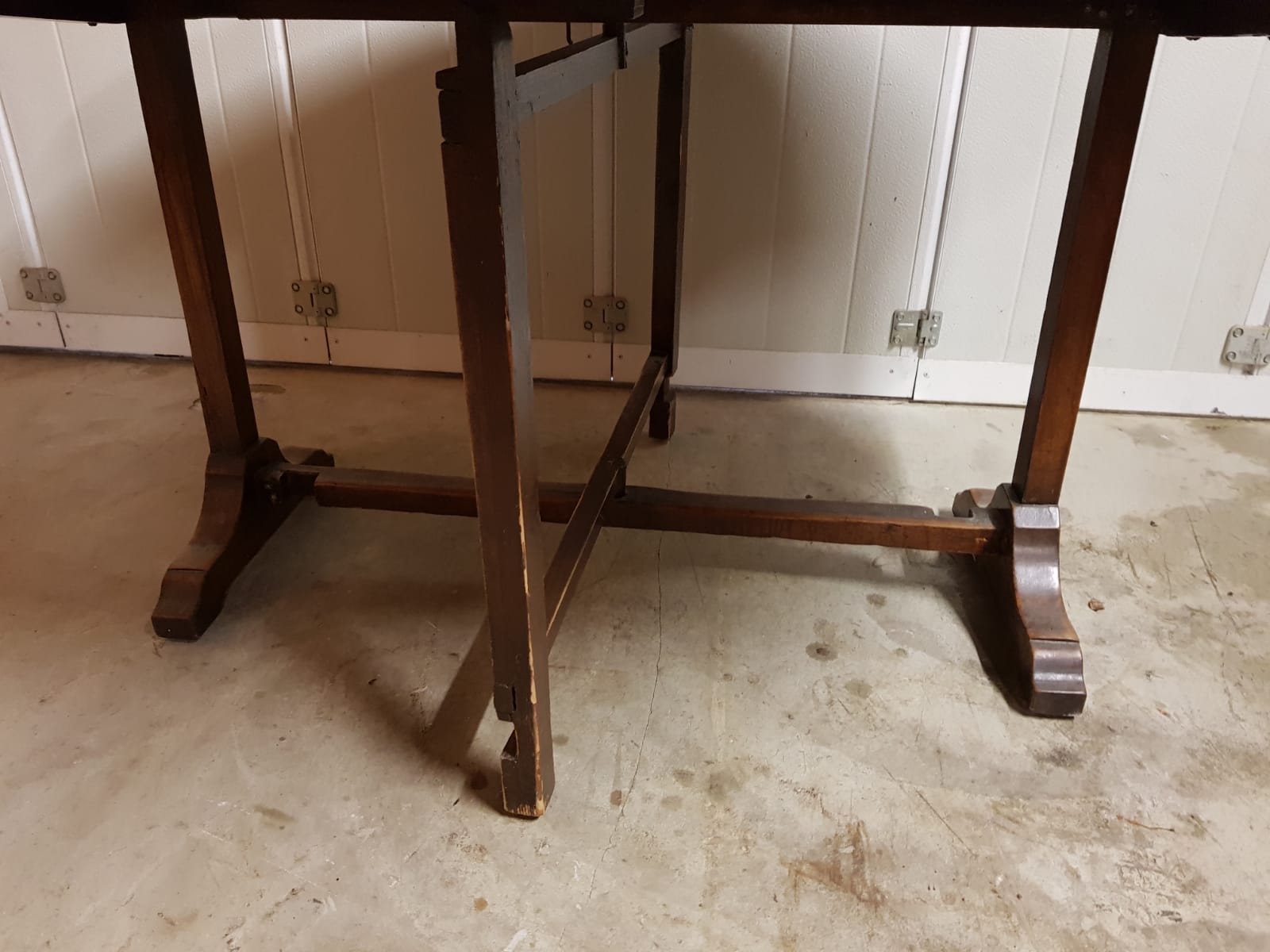 Burgundy wine table, ancient target