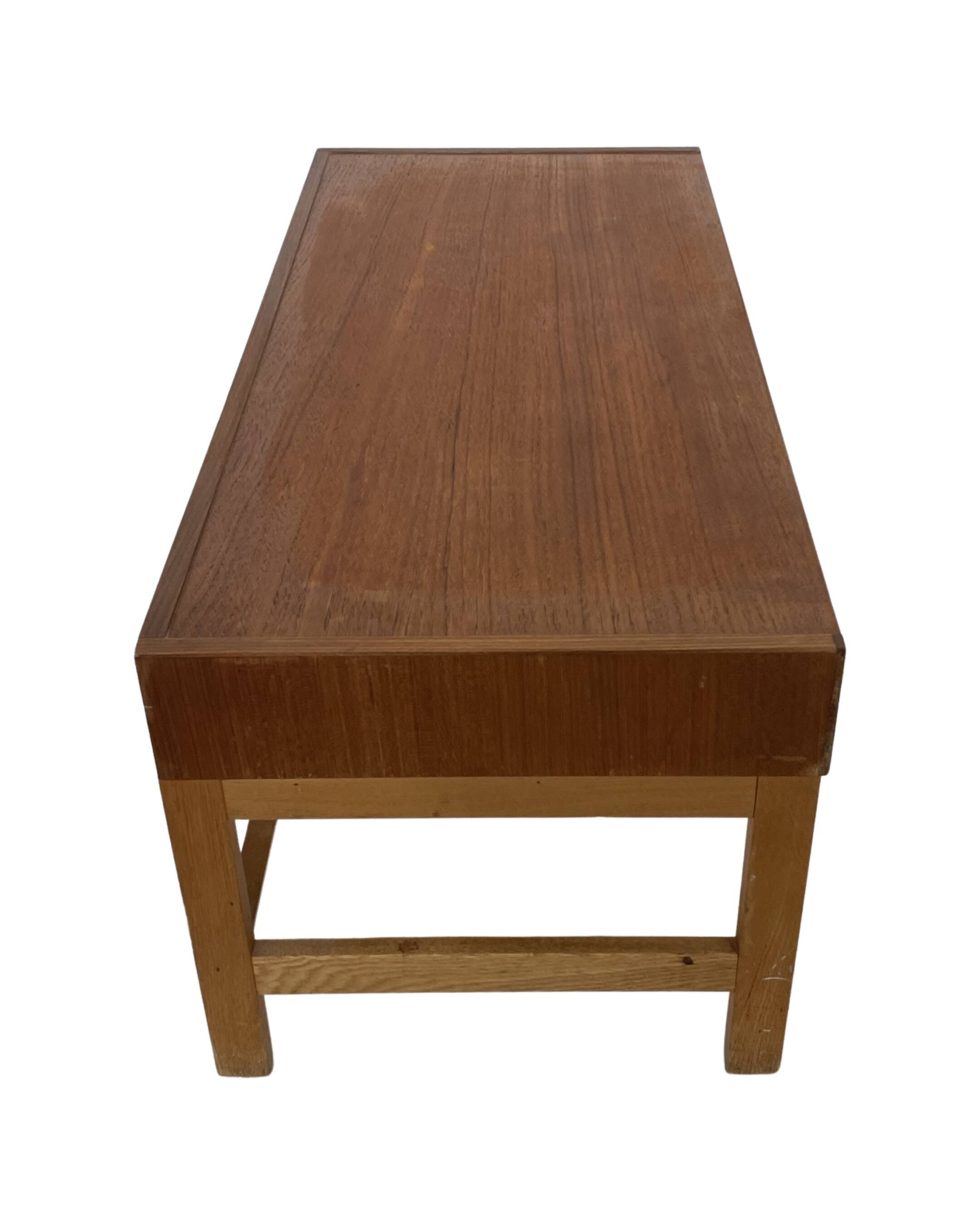 Meuble bas vintage danois modèle 1960, placage de teck