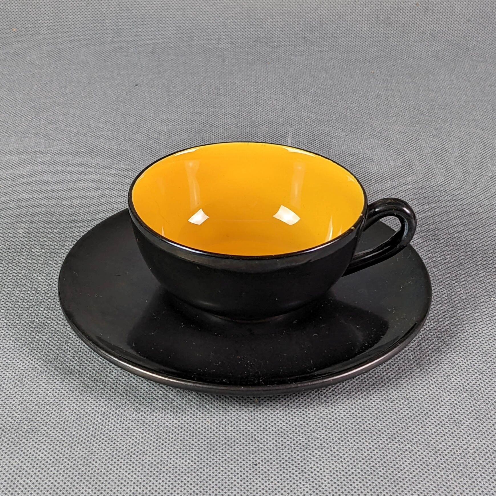 Service of 6 cups and saucers in two-tone ceramic - Faience Saint Clément