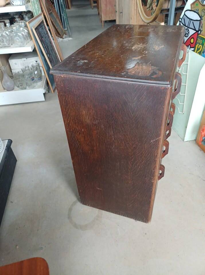Commode ancienne en chêne, signée Bobby & Co Ltd.