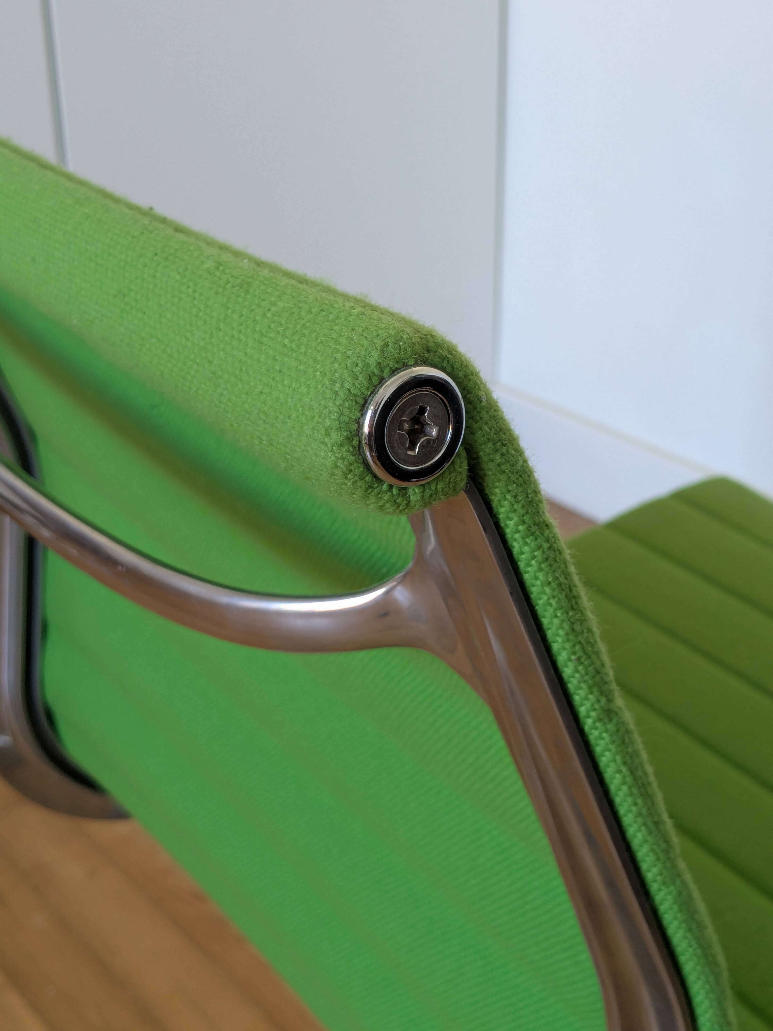 Charles Eames EA 107 swivel chair by Vitra - Green
