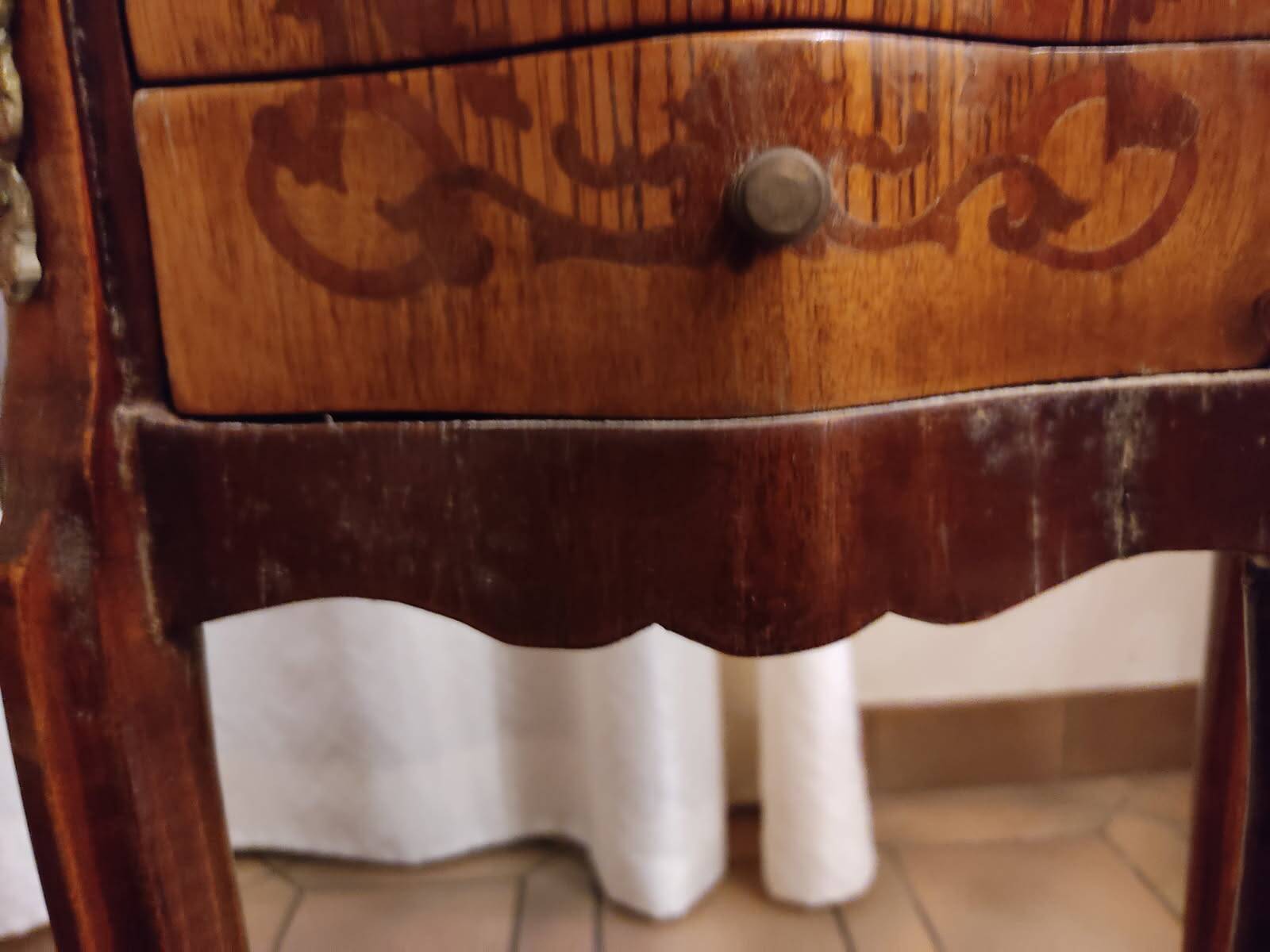 Paire de  tables de chevet  Louis XV