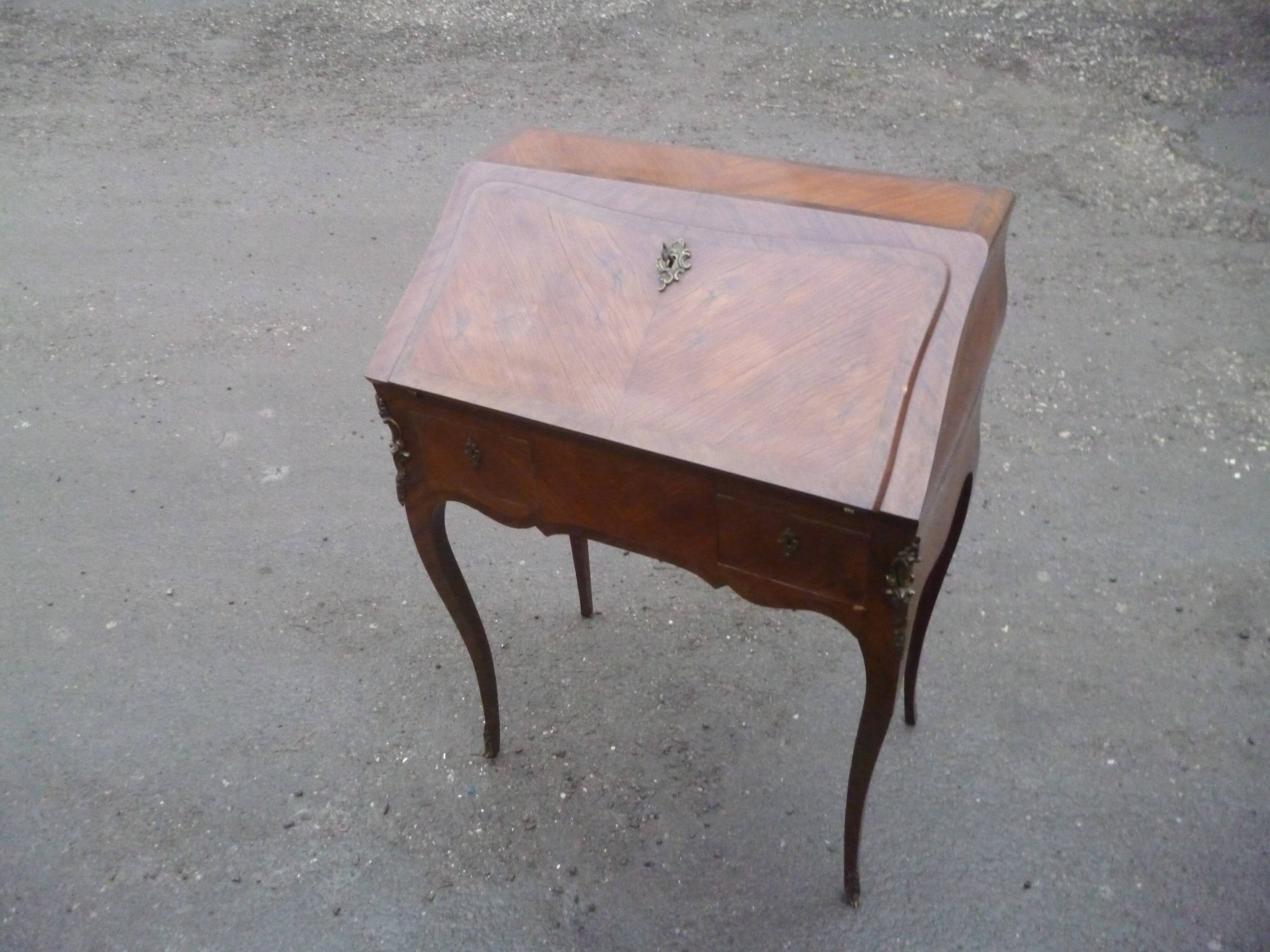 Bureau de dame en marqueterie de style Louis XV