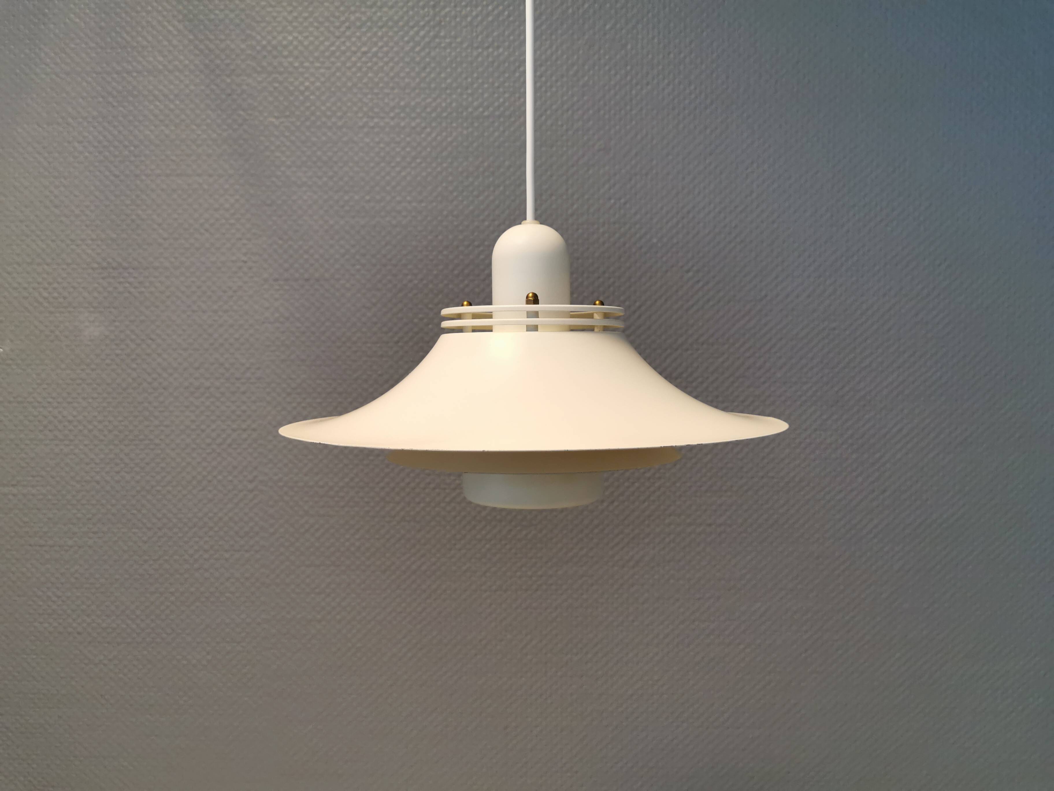 Nice medium-sized hanging lamp from Danish Form-Light 1980s.