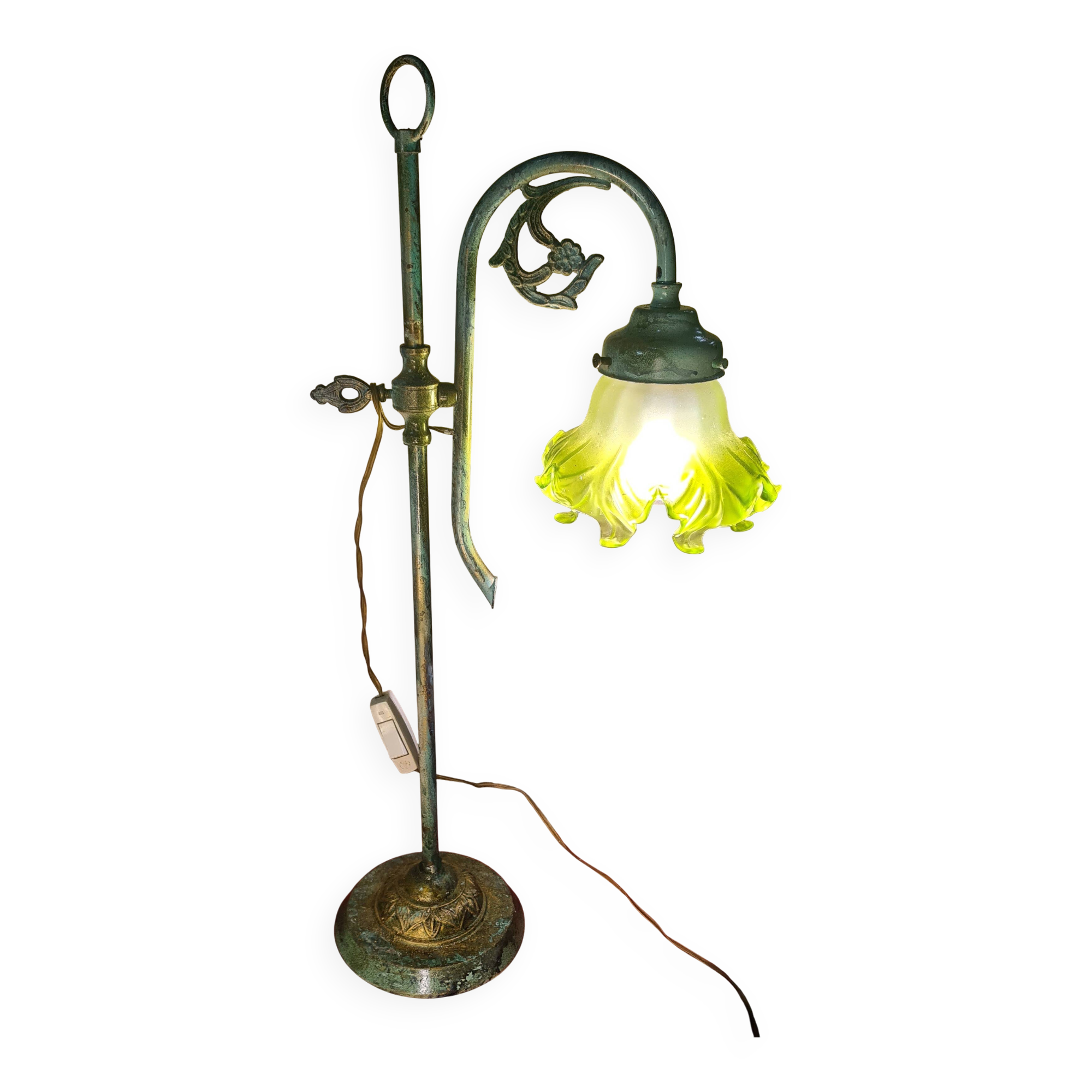 brass lamp with pretty antique patina and opaque green tulip, 58x25