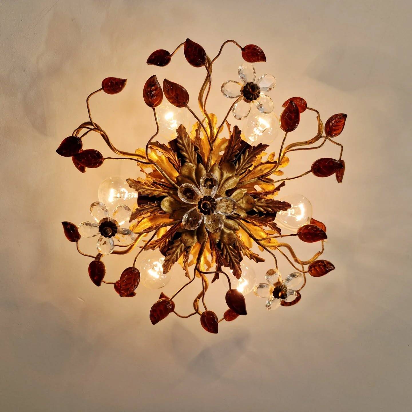 Floral ceiling light in gilded metal and crystal, Banci Firenze (Italy), 1970.