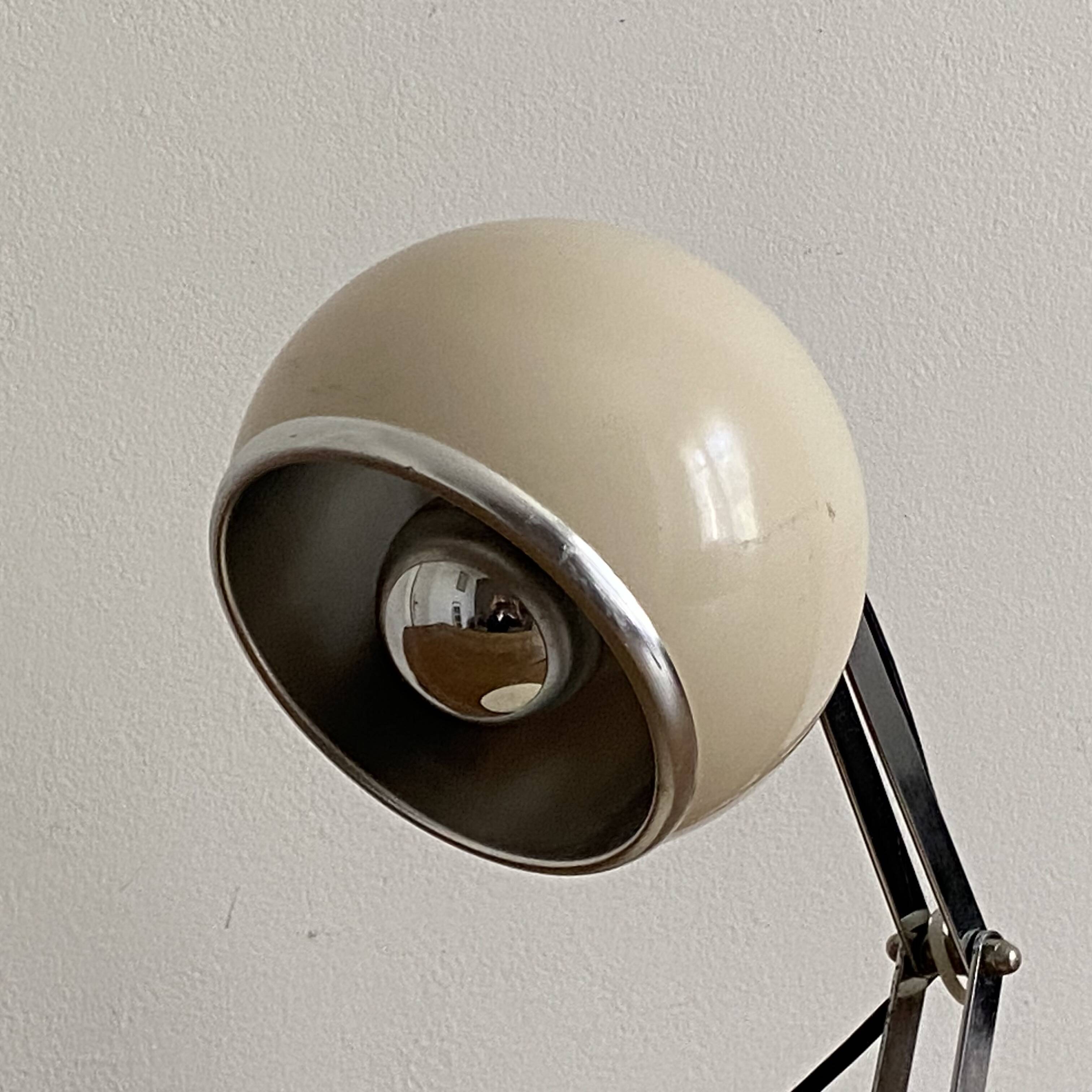 Lampe eye ball articulée. 1970. crème.