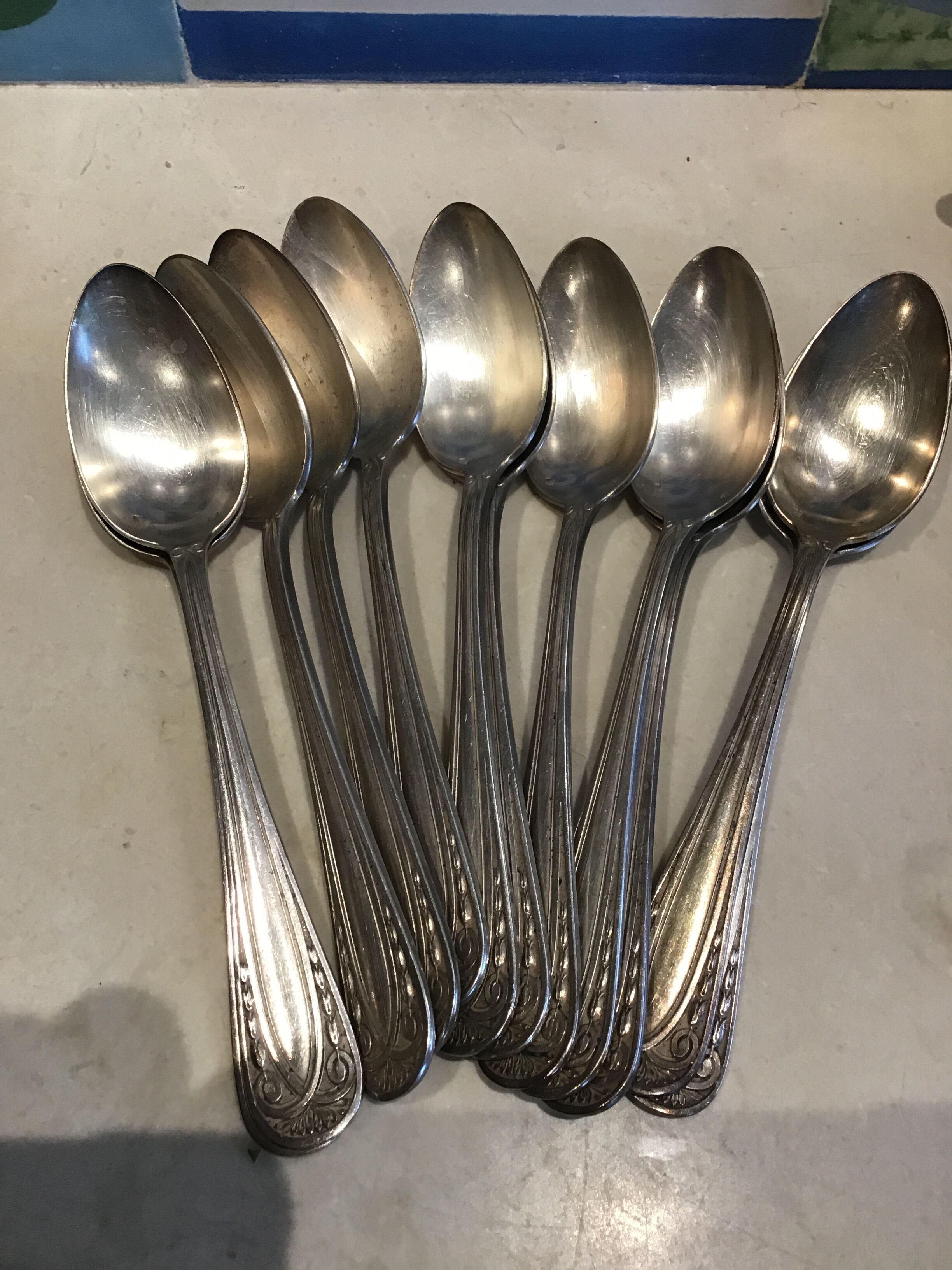 Set of 12 forks and 12 silver metal