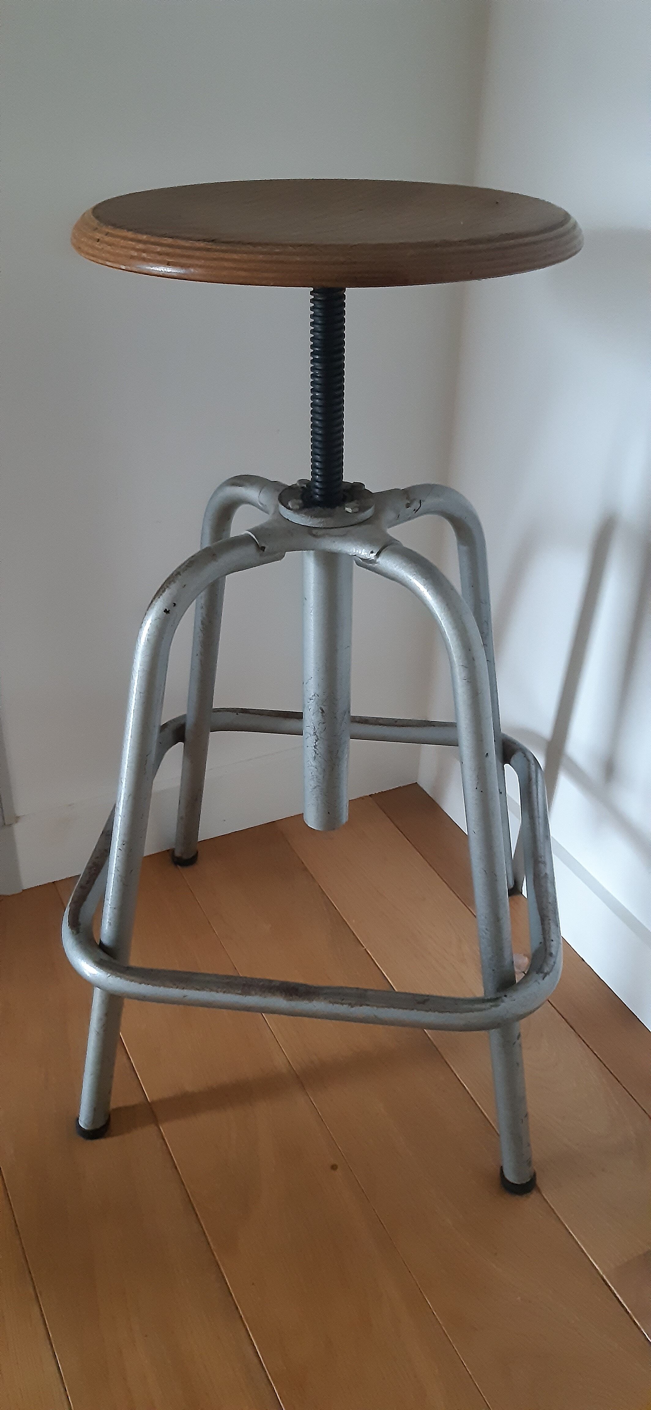 Industrial screw stool