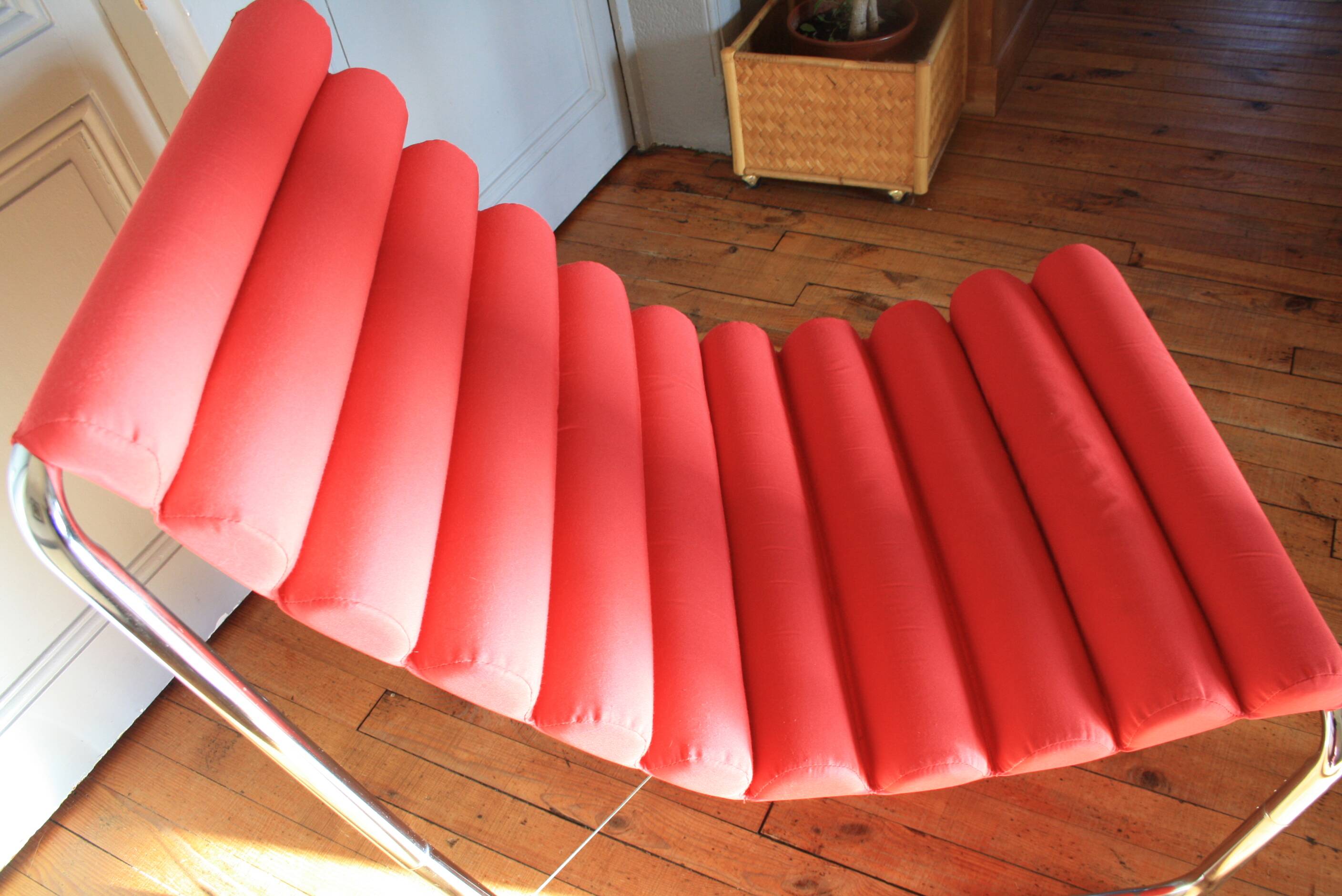 Hanging chair with boudin seat