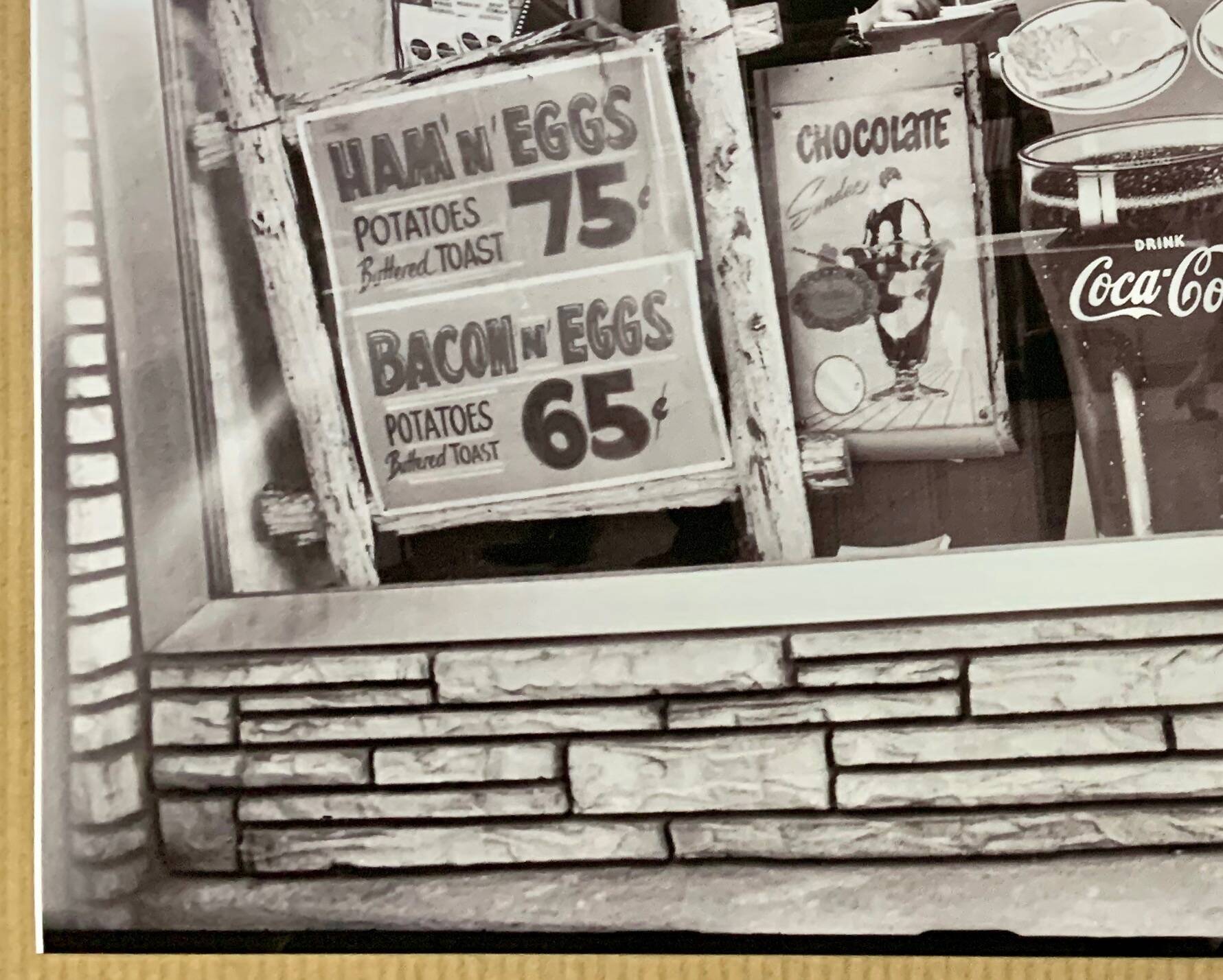 Instantané urbain – Une scène authentique de New York figée en 1959