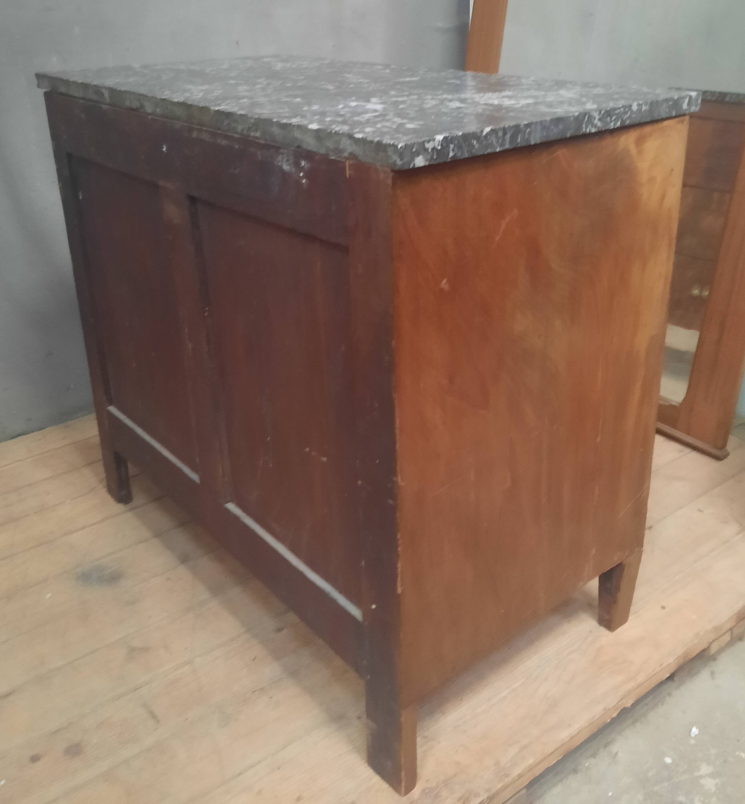 Nineteenth-century veneered commode
