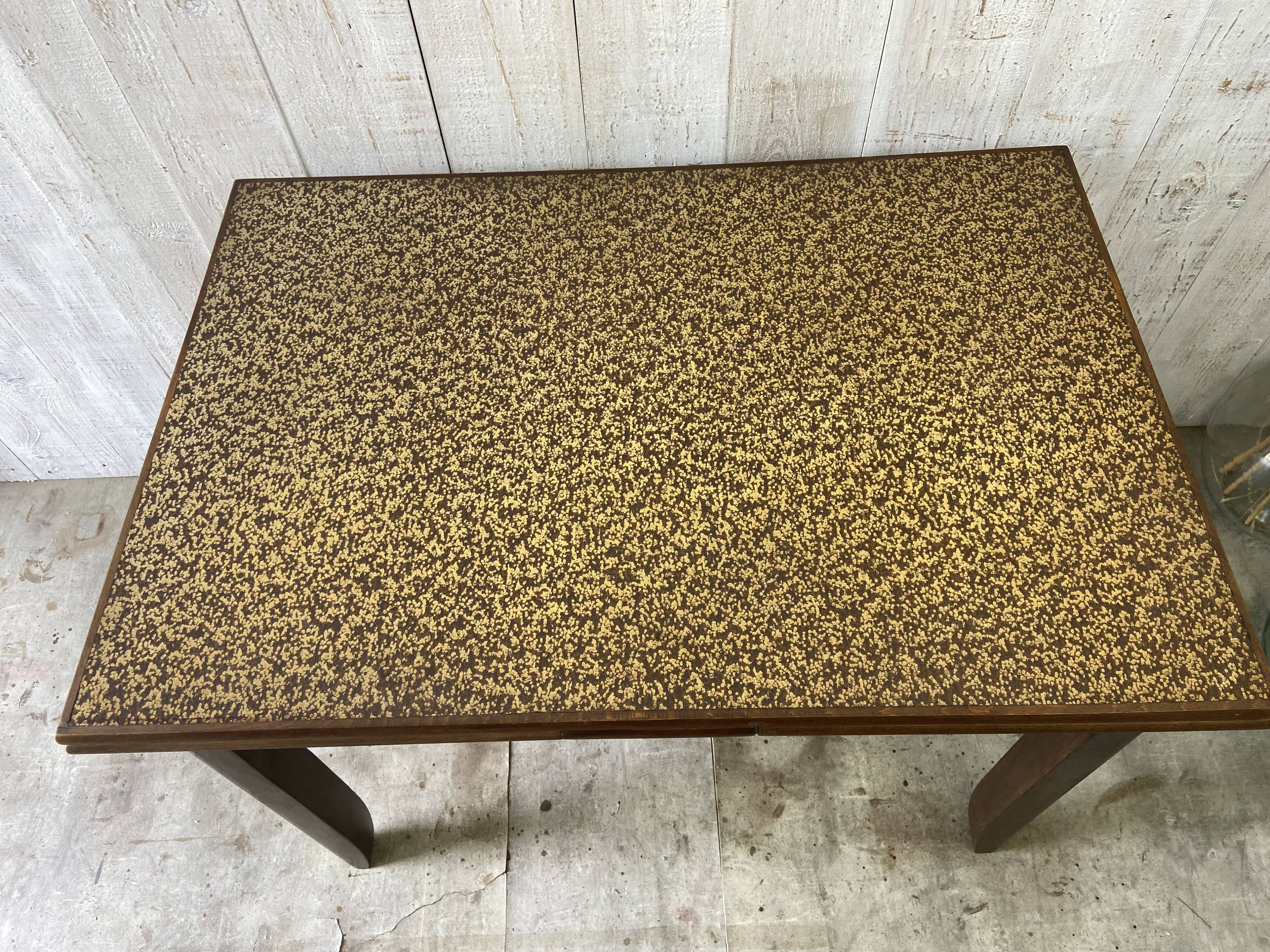 Extendable farm table