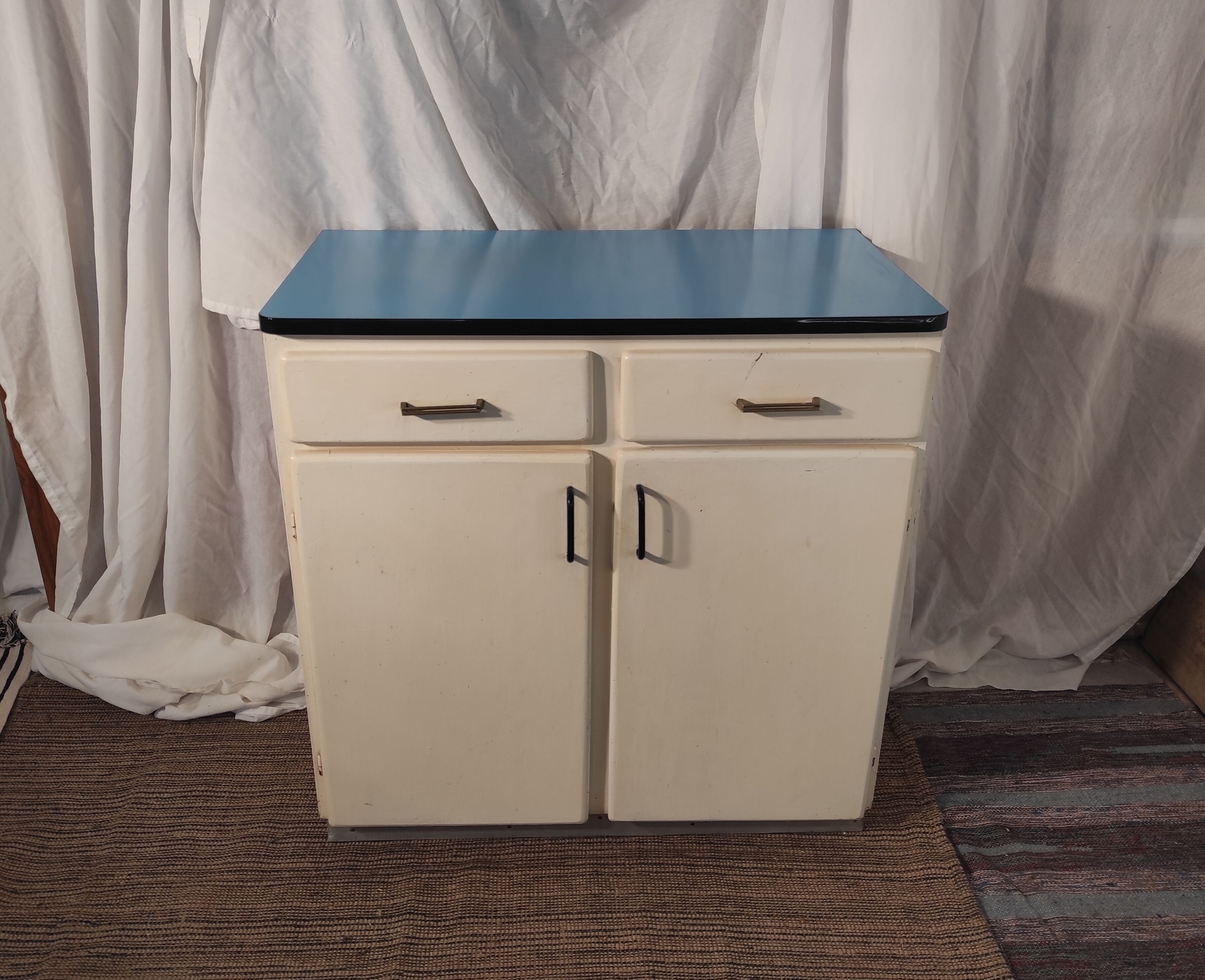 Mado furniture in blue formica two doors