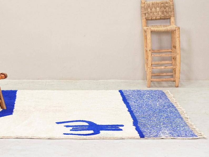 Traditional handmade Moroccan Berber rug size 150 x 250 cm