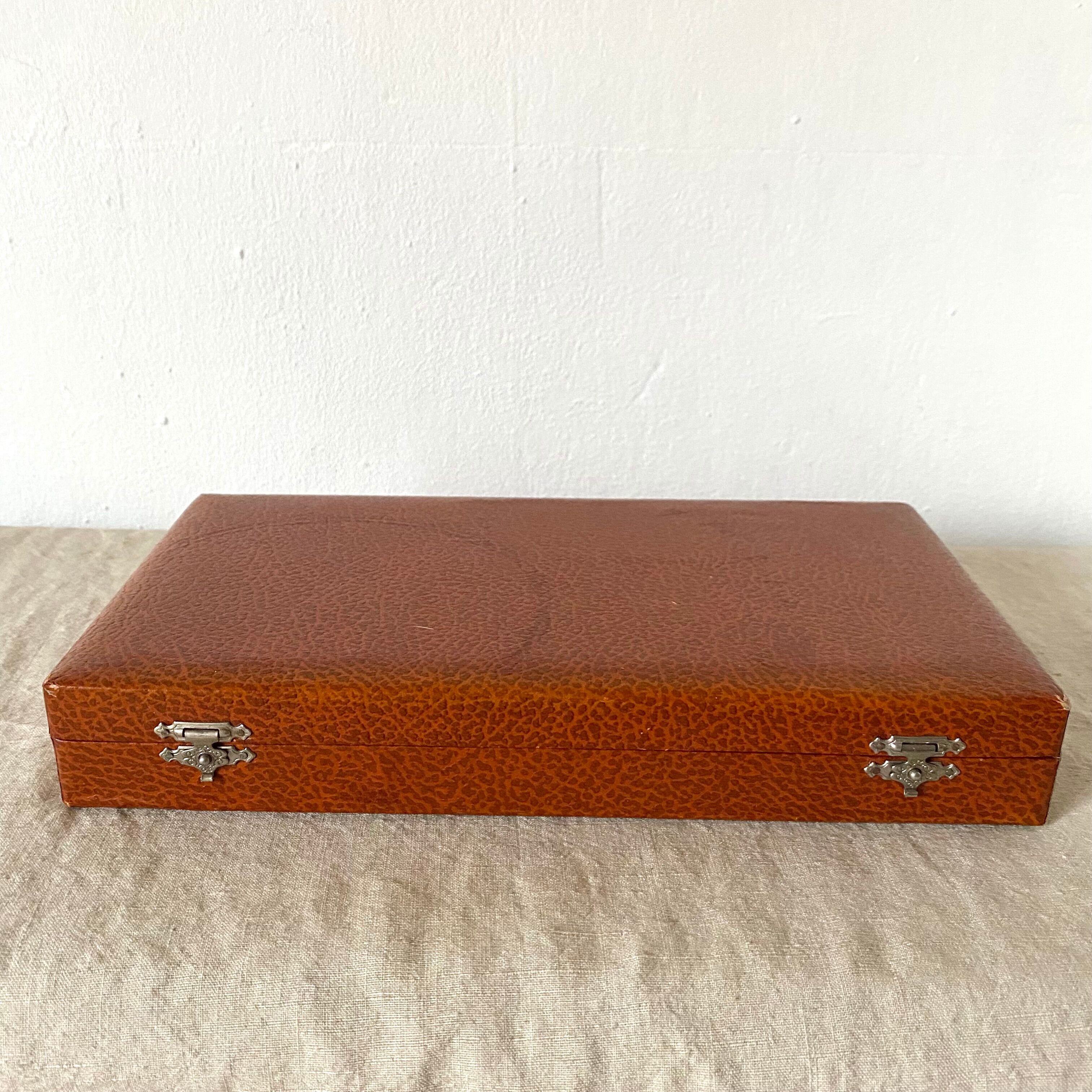 Couteaux en inox et résine vintage