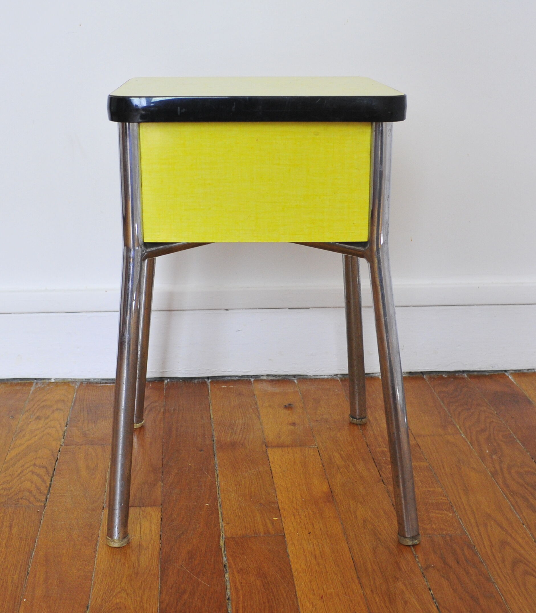 Formica table with 4 chairs and a stool dating from the 60s and 70s