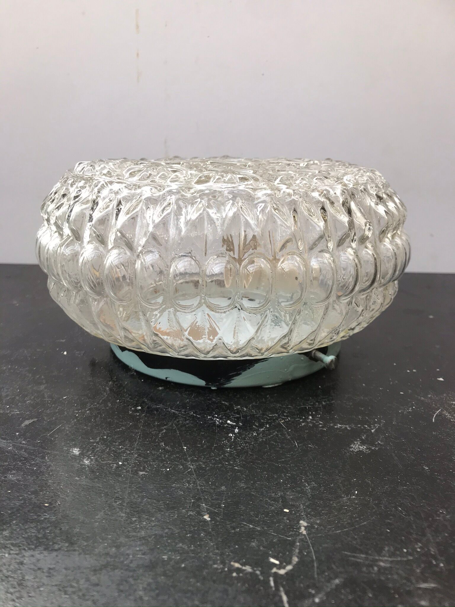 Platfonr Applied Rond Moulded Glass - Vintage Black Metal Support