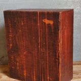 Coffre en bois peint