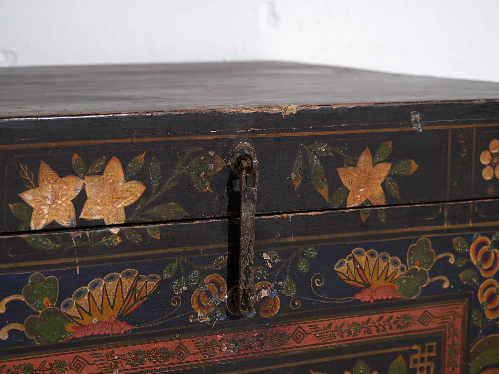 Original illustrated Chinese opera trunk (China, around 1900) #11