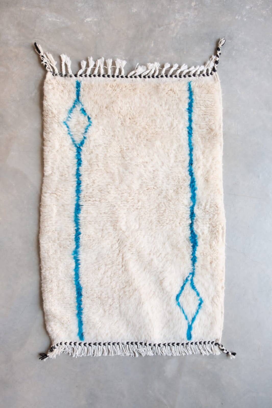 Traditional handmade Berber rug 250cmx150cm