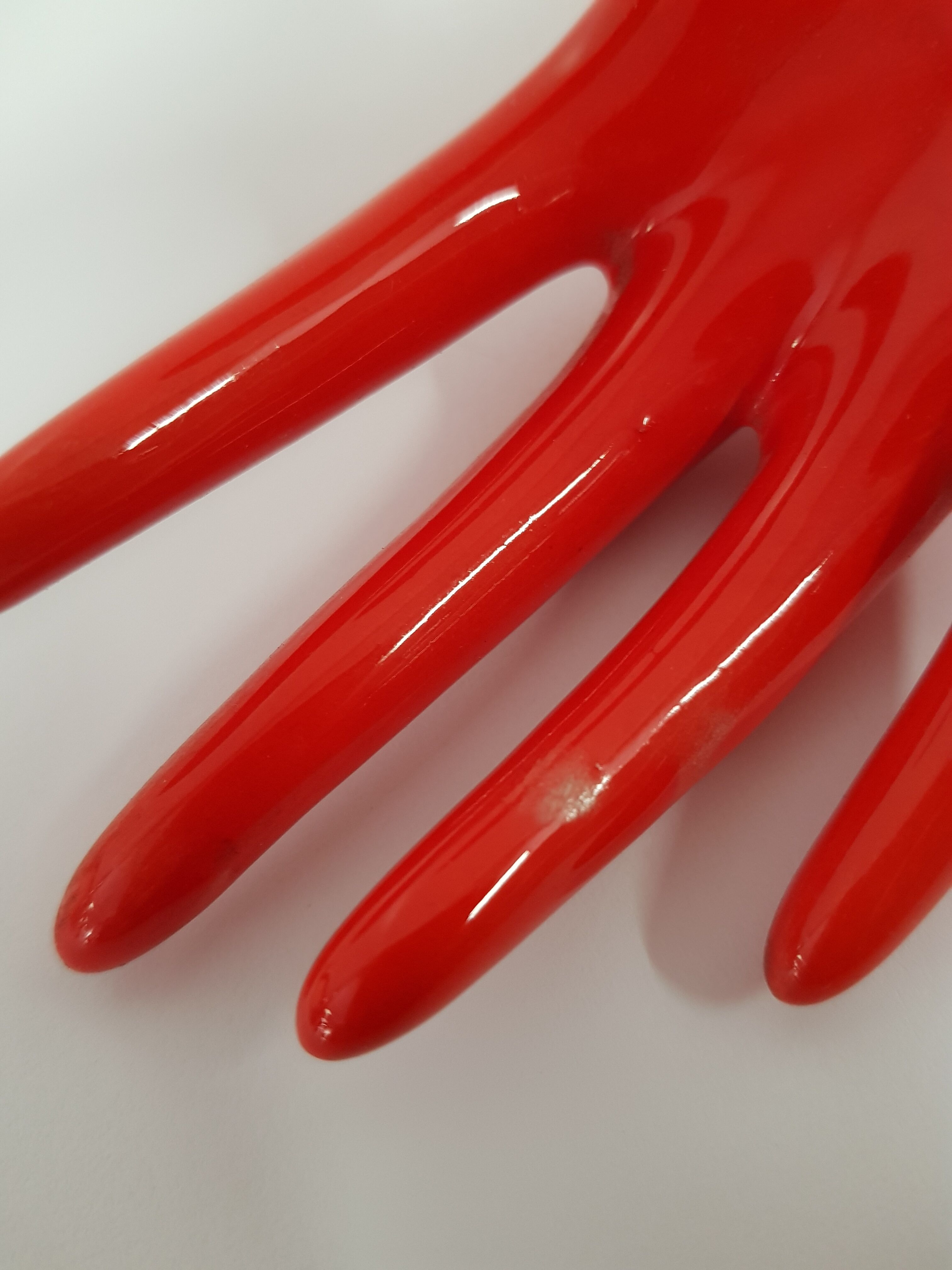 Hand baguier in red faience