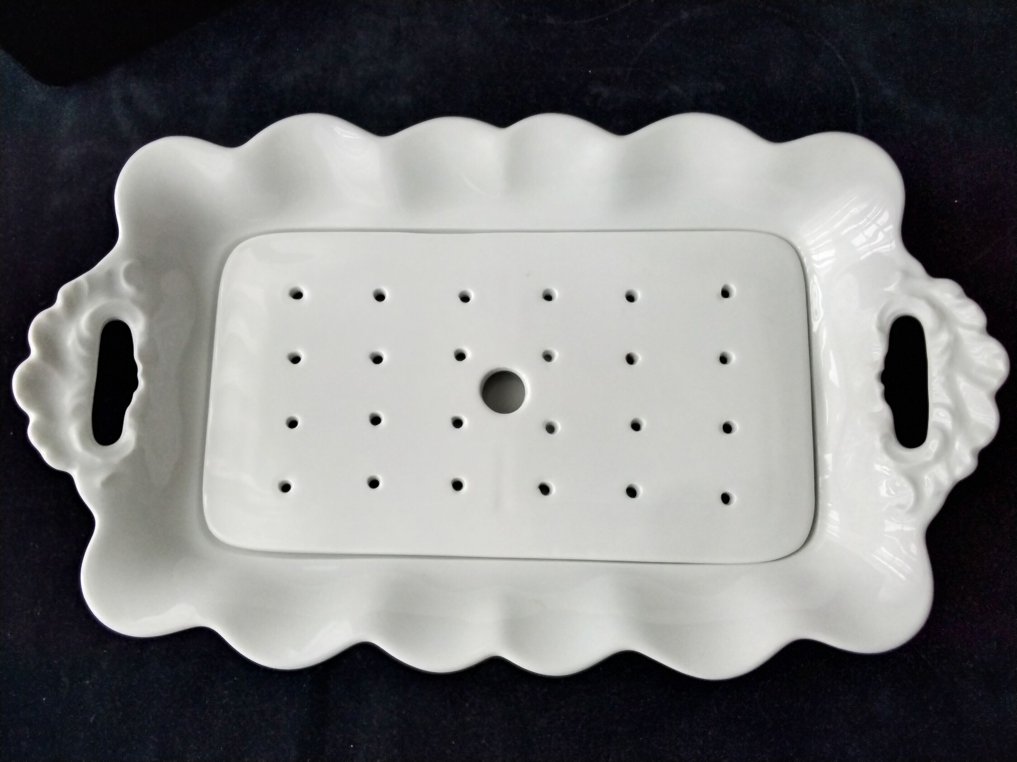 Porcelain asparagus dish from Limoges