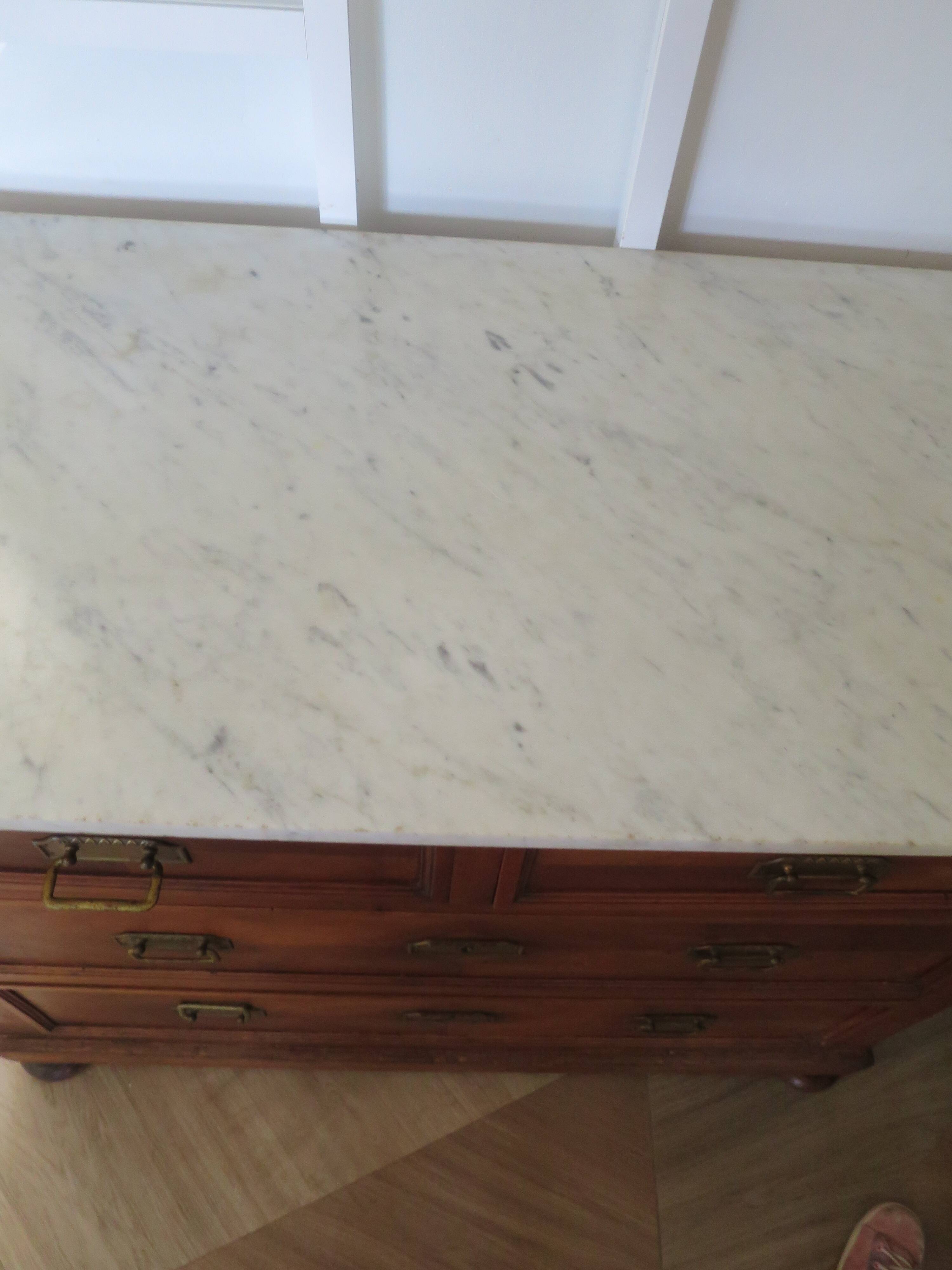 Louis Philippe style chest of drawers with 4 drawers in solid walnut and marble, 1900-1950.