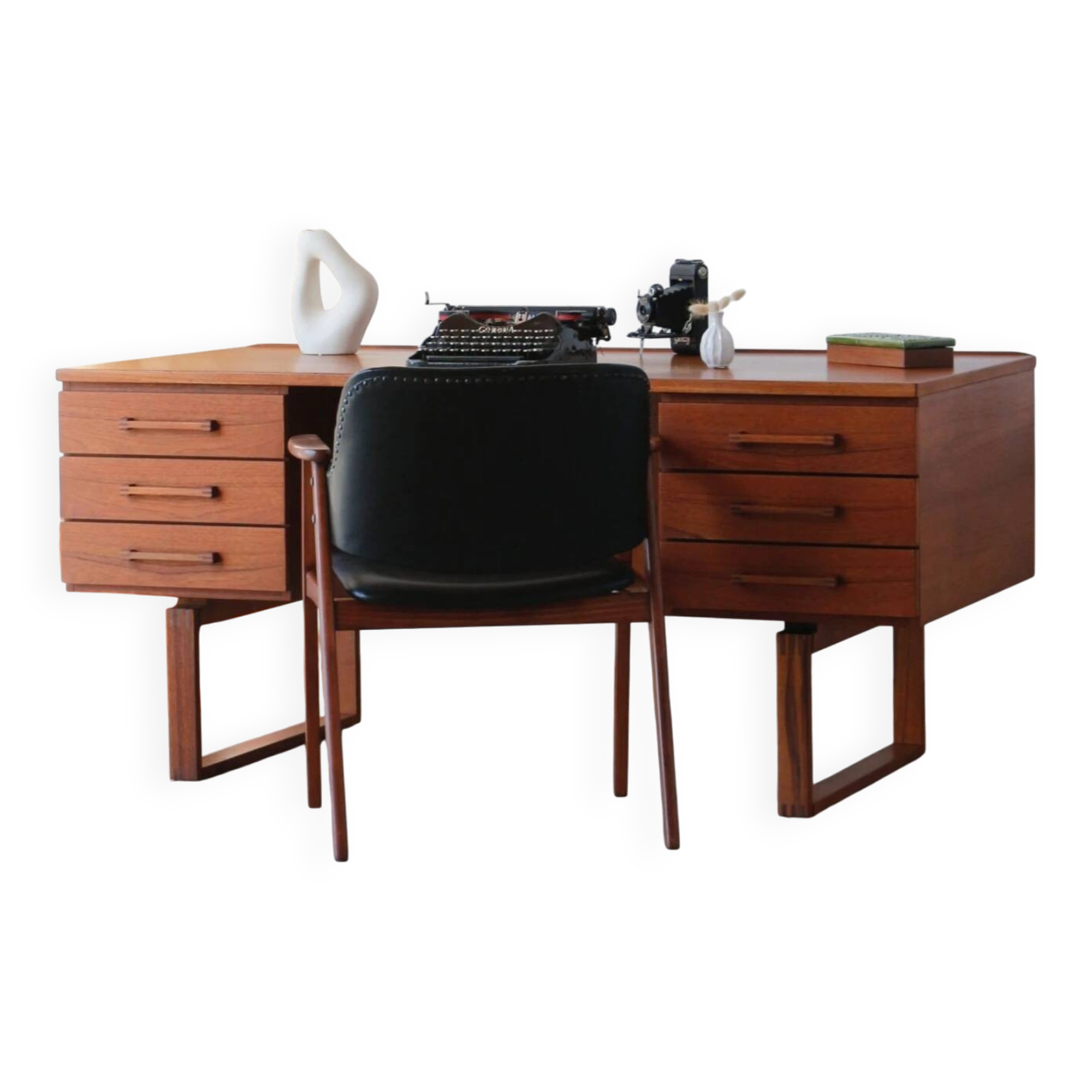 Bureau freestanding teck scandinave années 60 | Dyrlund