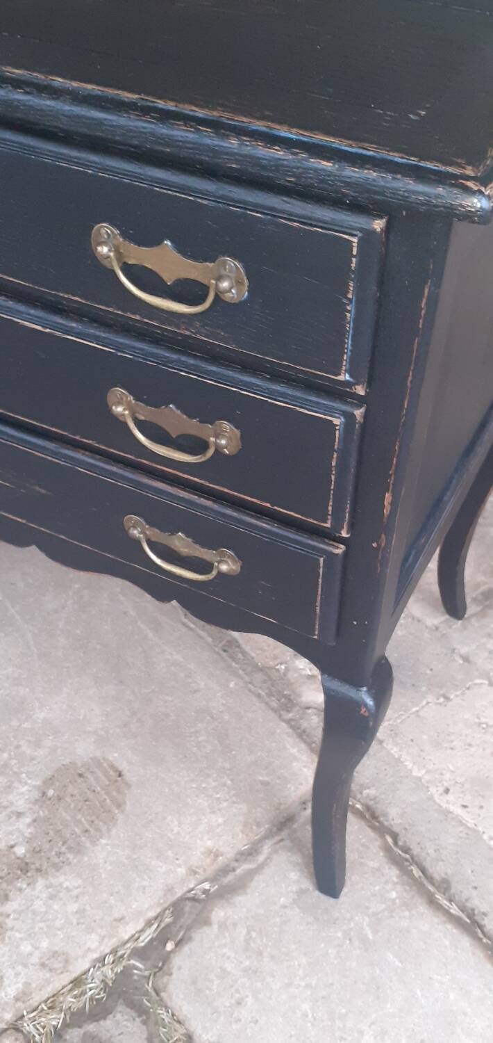 Vintage chest of drawers