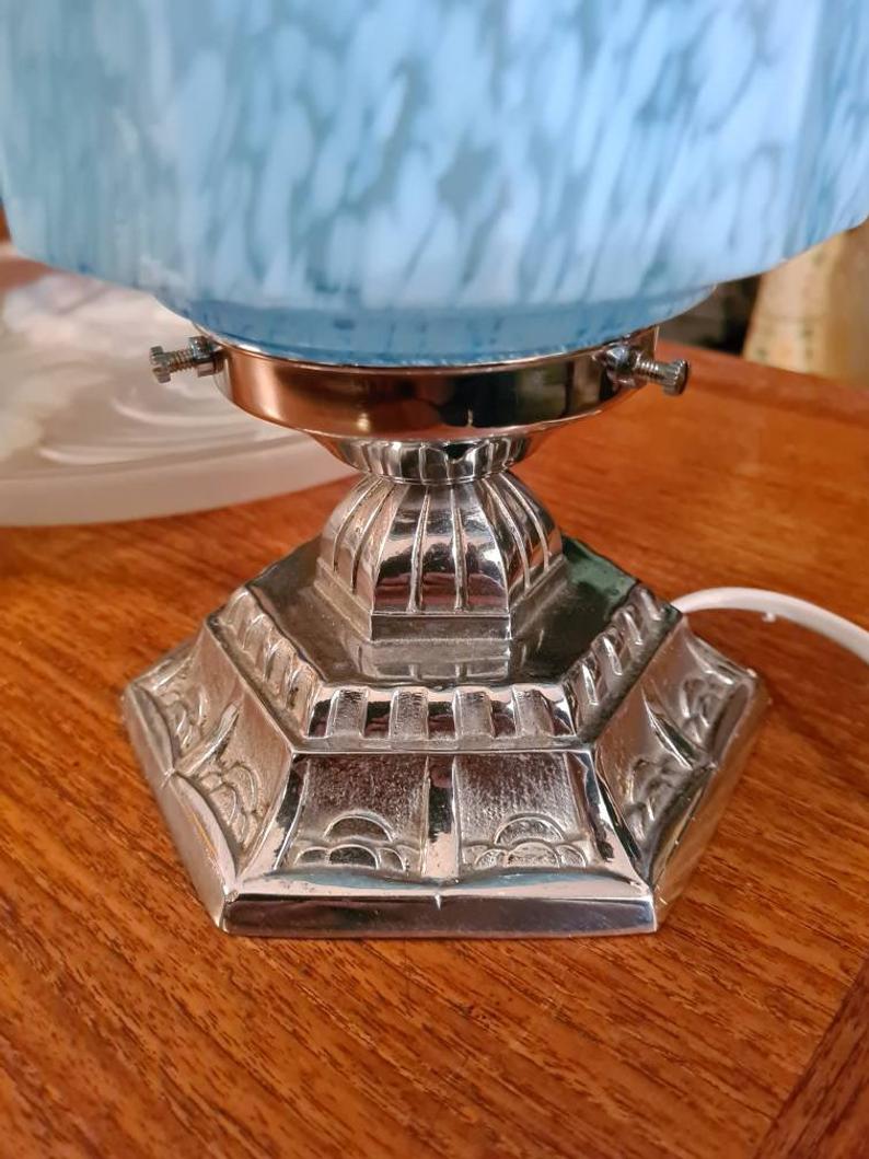Vintage art deco skyscraper pose lamp