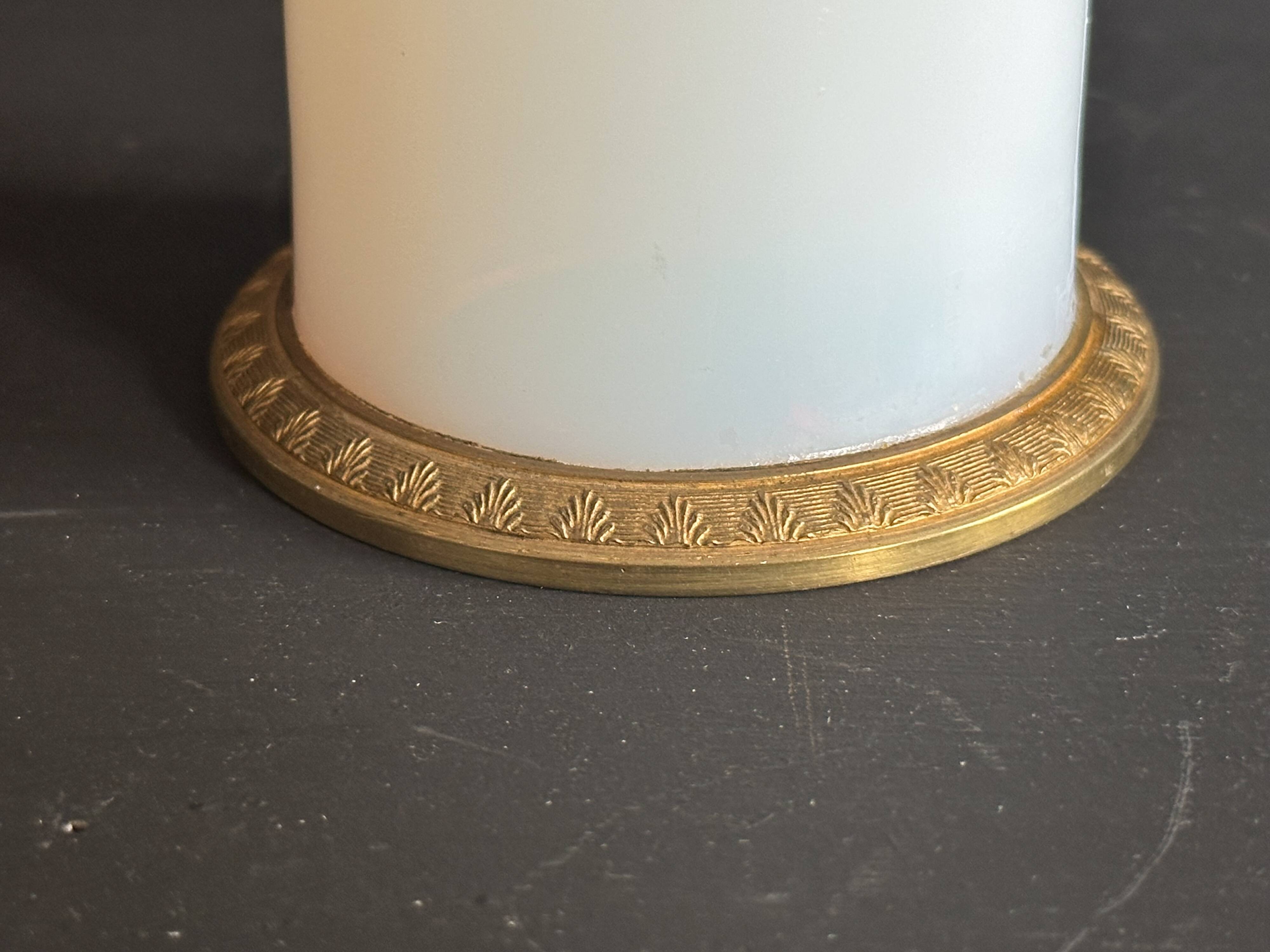 Lampe XIXe en opaline blanche et métal doré