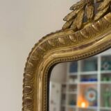 Miroir ancien de style Louis XVI, doré à la feuille